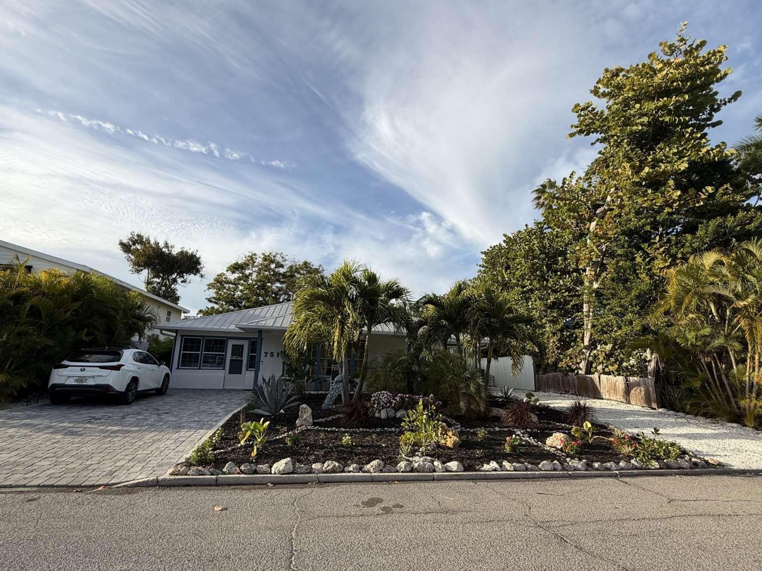 Single Family Residence in LONGBOAT KEY, FL - Daniel Dourado