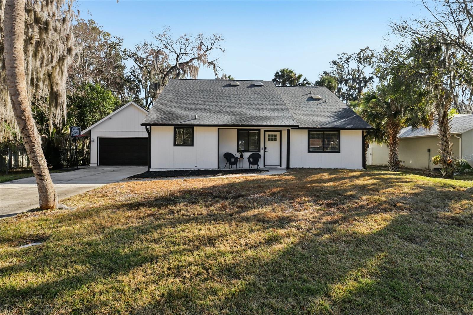 Single Family Residence em EDGEWATER, FL - Daniel Dourado