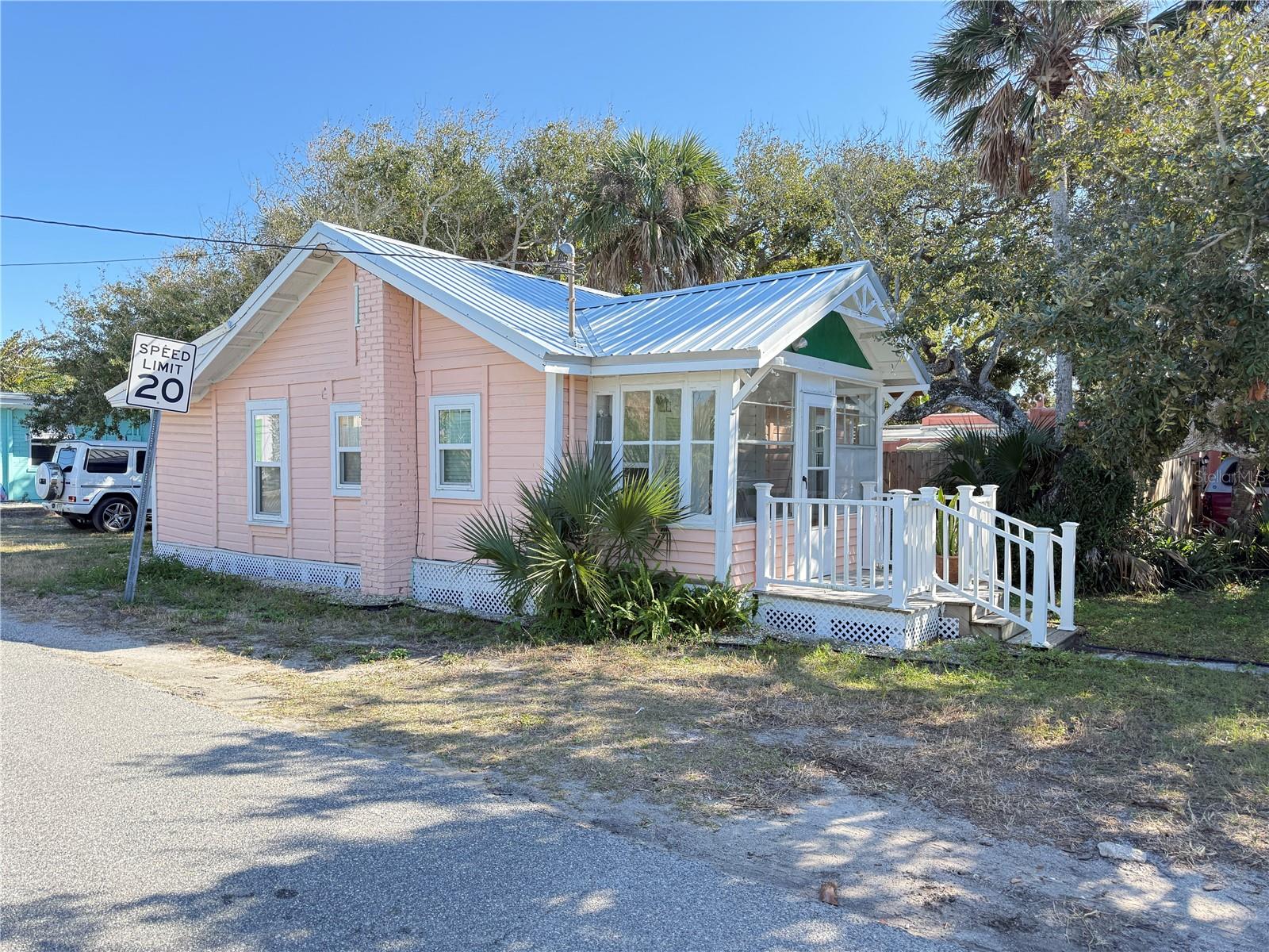 Single Family Residence in NEW SMYRNA BEACH, FL - Daniel Dourado