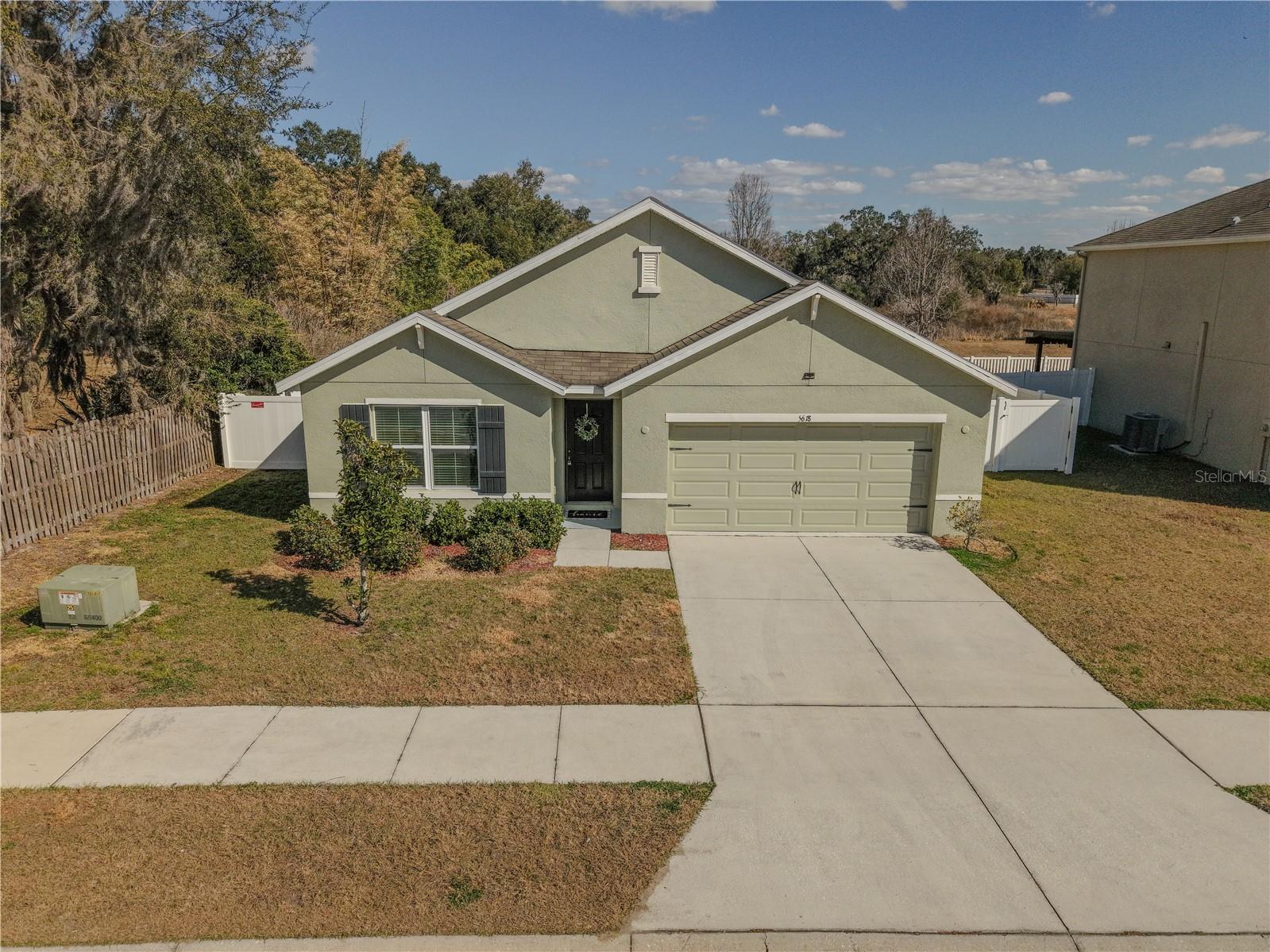 Single Family Residence in ZEPHYRHILLS, FL - Daniel Dourado