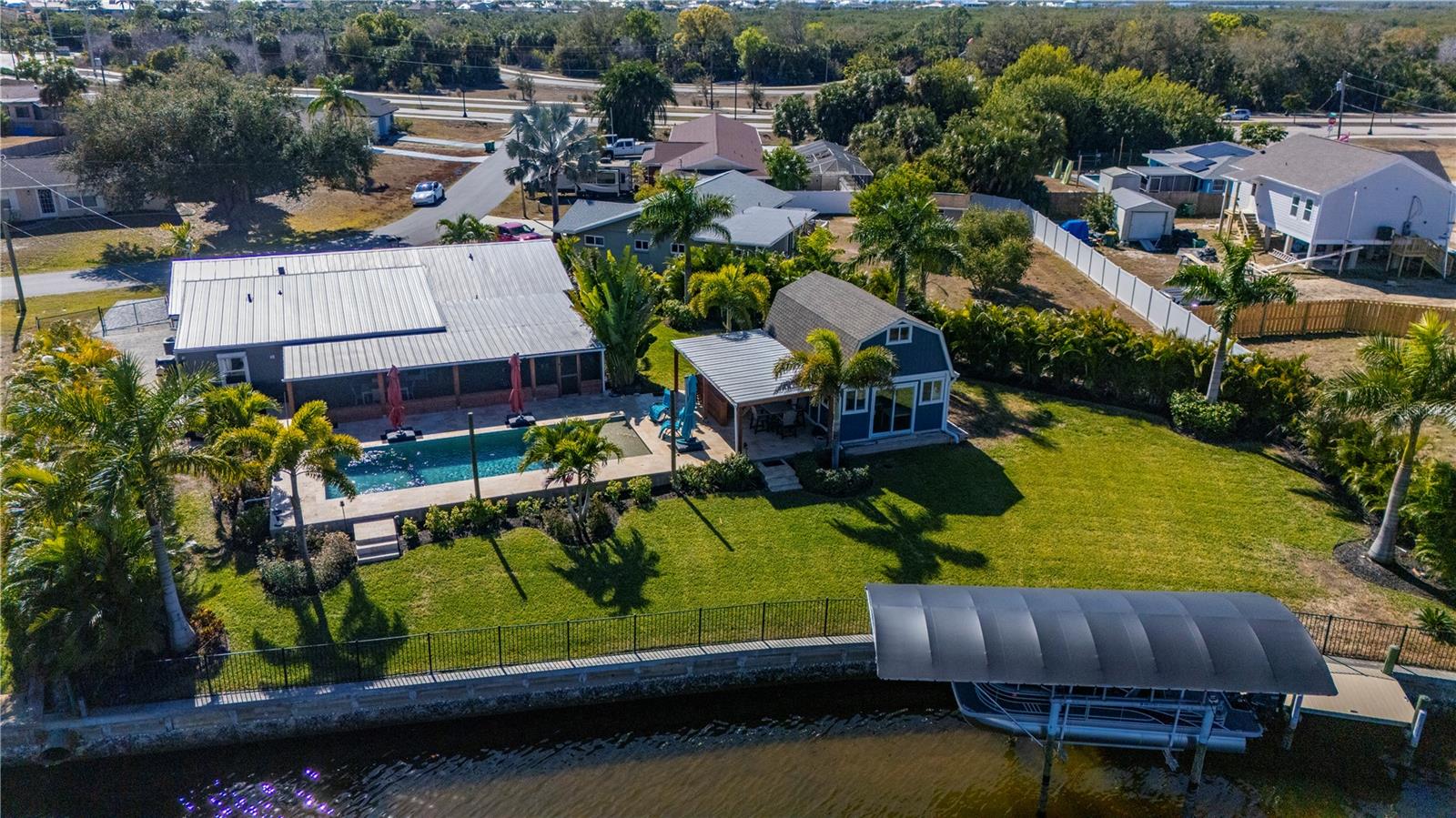 Single Family Residence in PORT CHARLOTTE, FL - Daniel Dourado