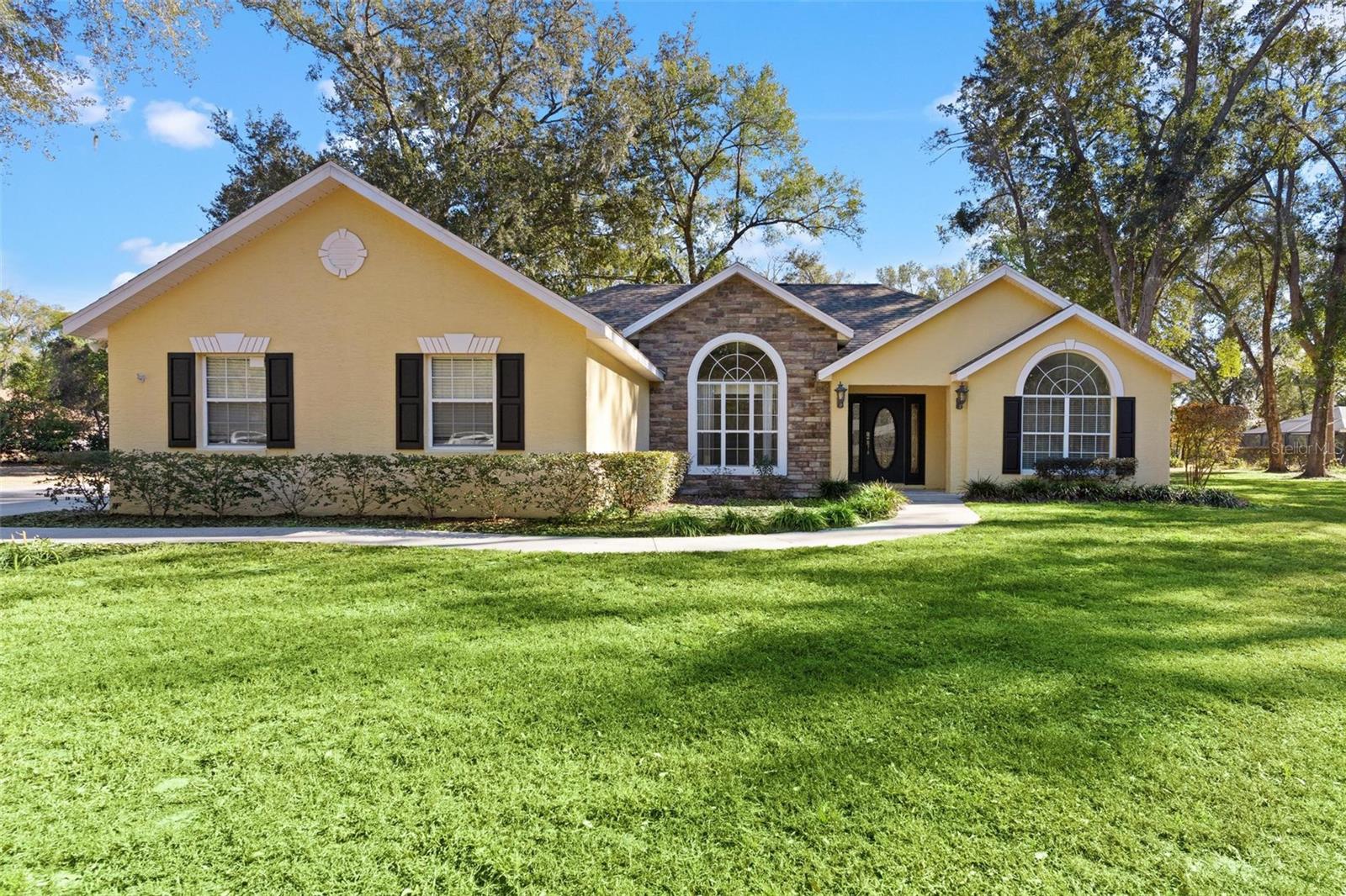 Single Family Residence in FRUITLAND PARK, FL - Daniel Dourado
