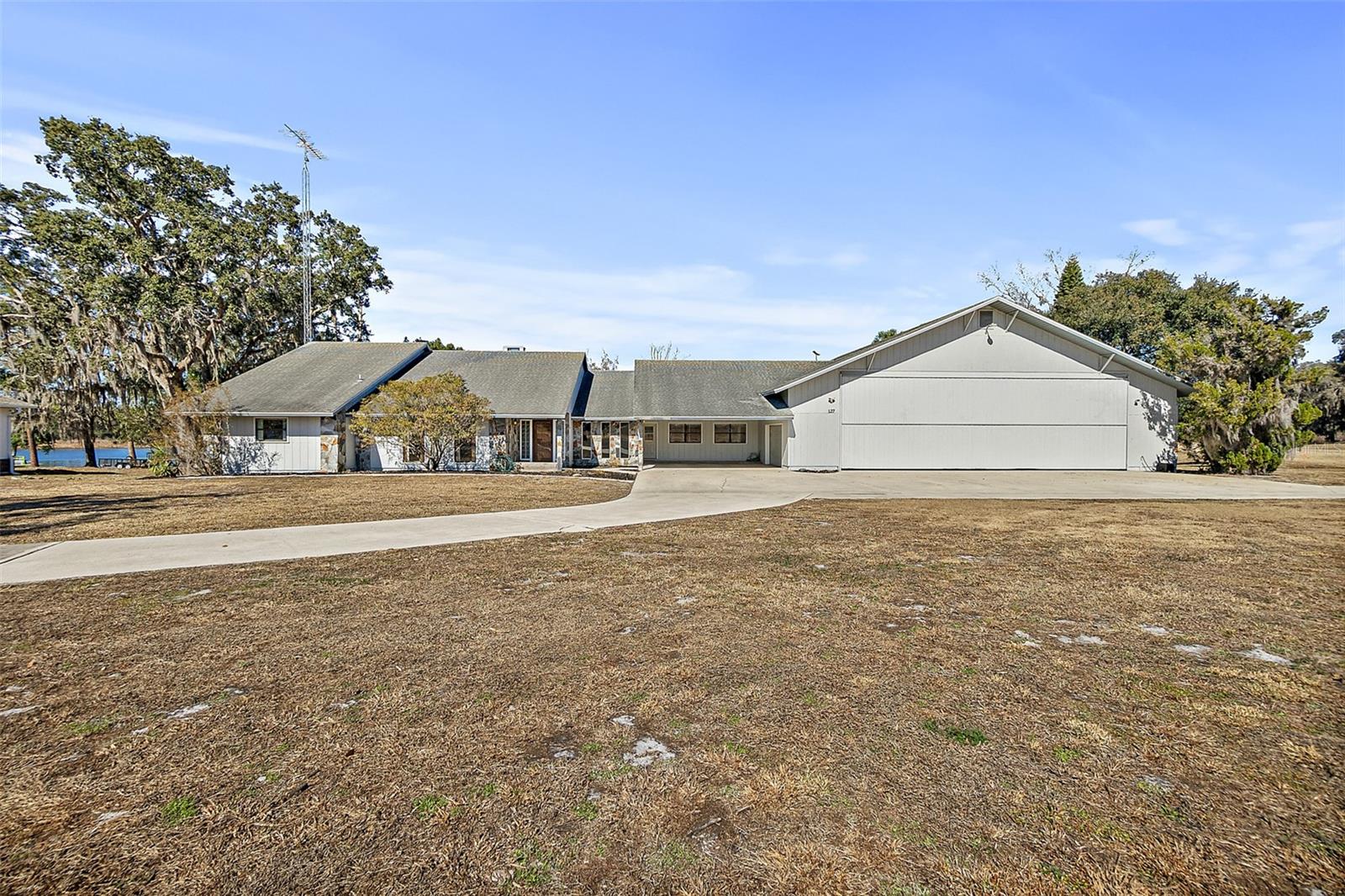 Single Family Residence em CRESCENT CITY, FL - Daniel Dourado