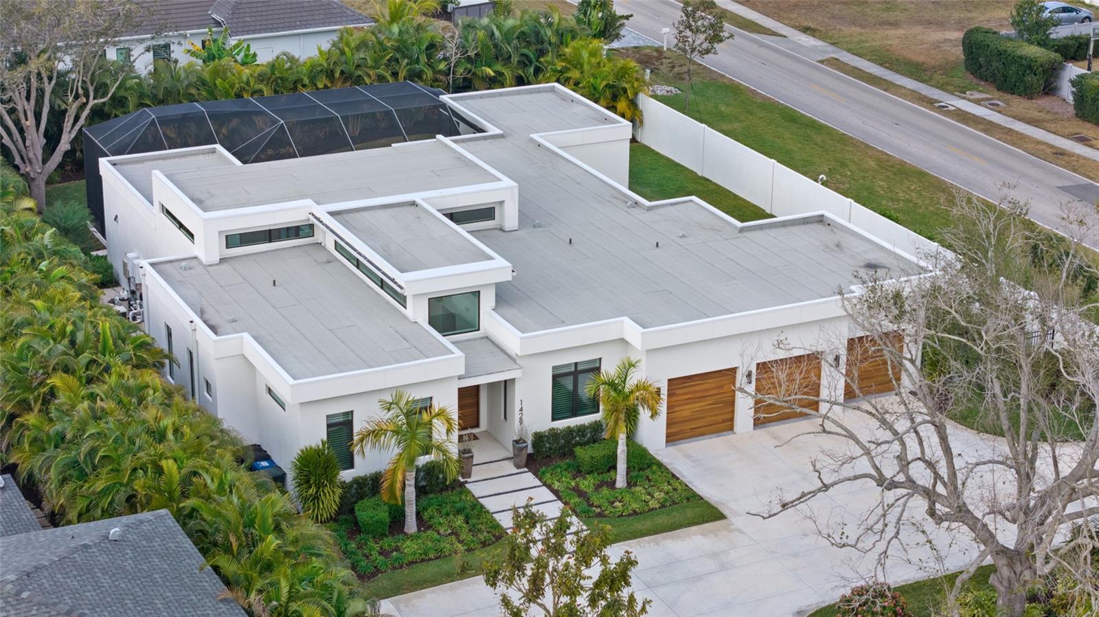 Single Family Residence in SARASOTA, FL - Daniel Dourado