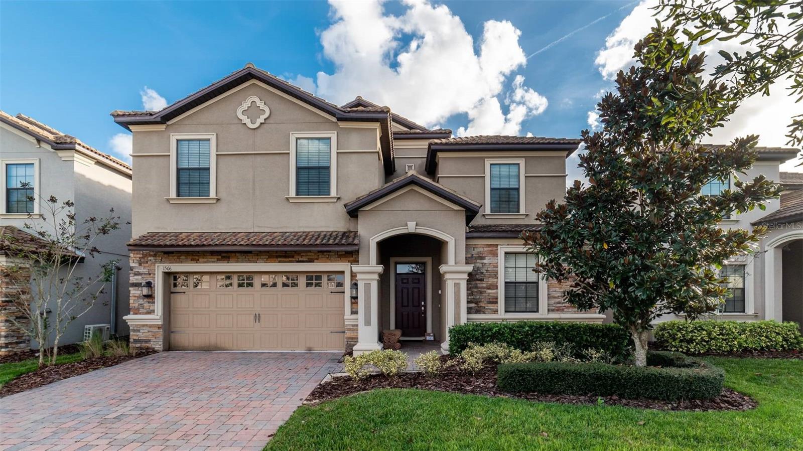 Single Family Residence in DAVENPORT, FL - Daniel Dourado
