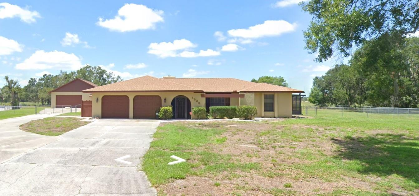 Single Family Residence in SARASOTA, FL - Daniel Dourado