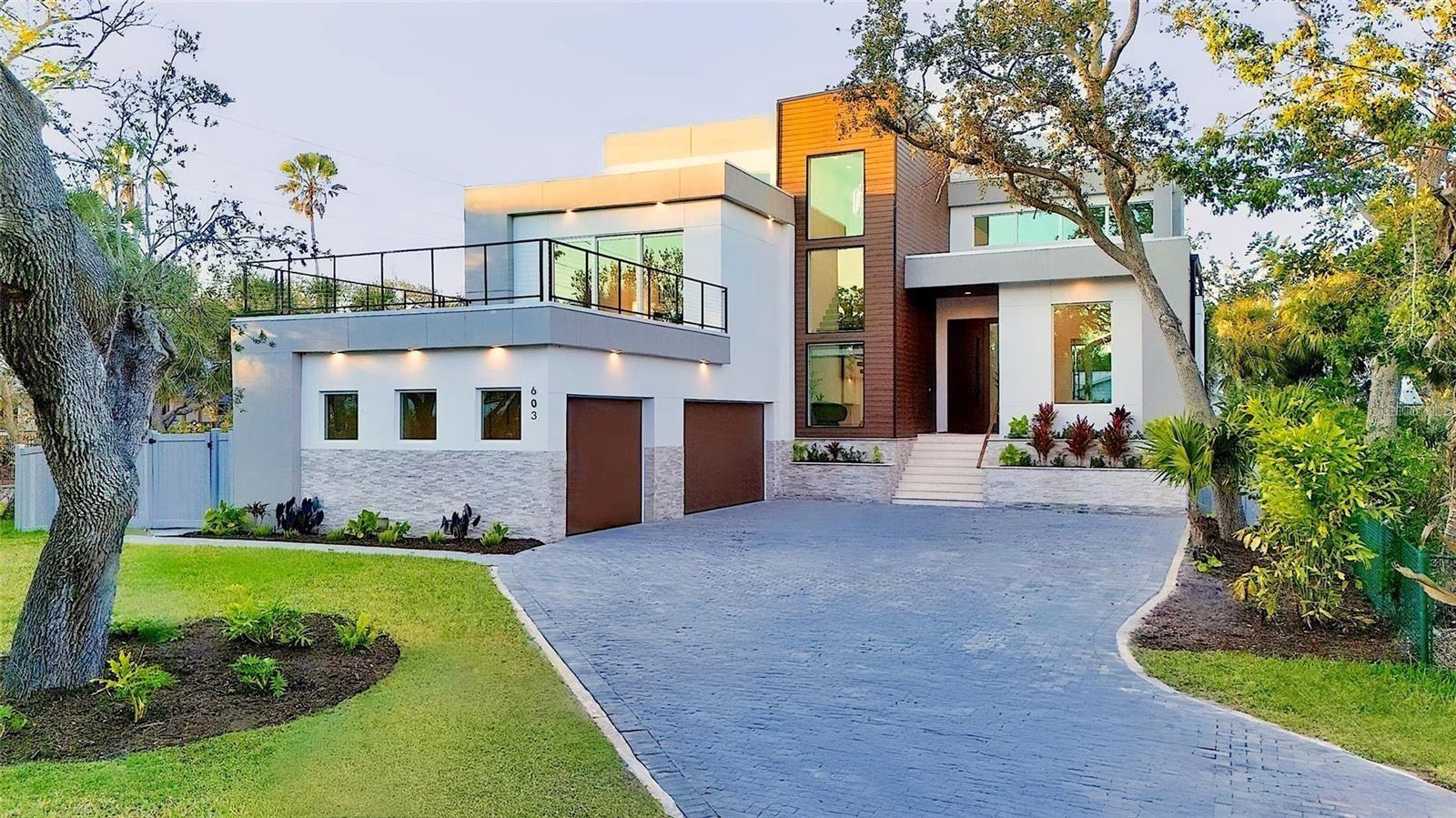 Single Family Residence in SARASOTA, FL - Daniel Dourado