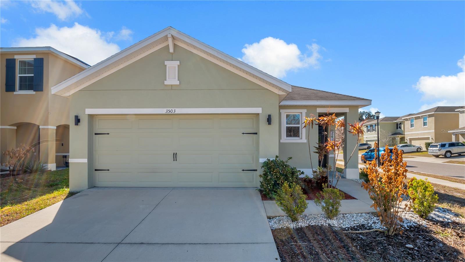 Single Family Residence in VALRICO, FL - Daniel Dourado