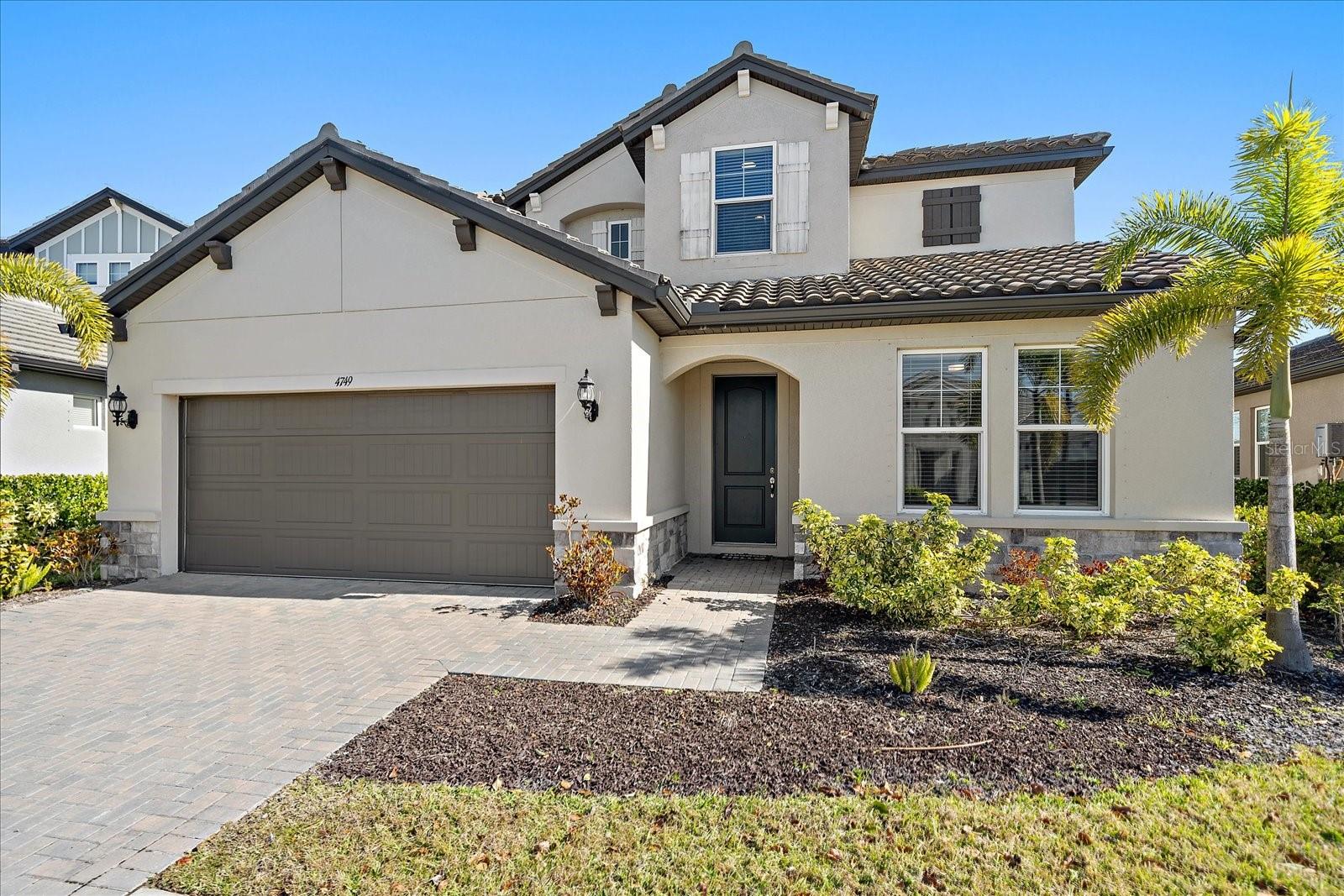 Single Family Residence in SARASOTA, FL - Daniel Dourado