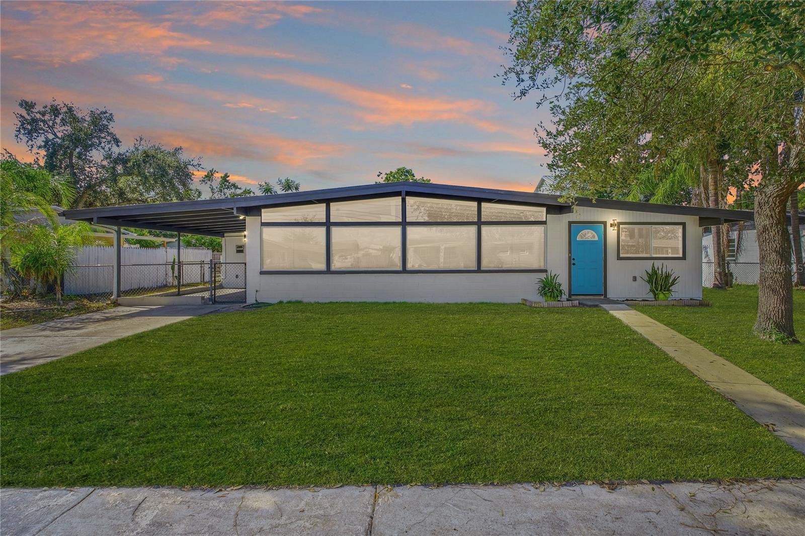 Single Family Residence em OLDSMAR, FL - Daniel Dourado