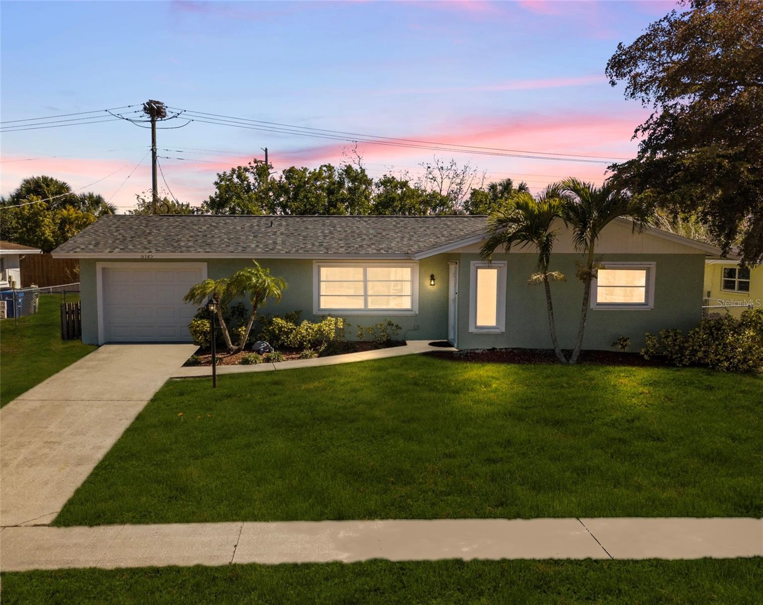 Single Family Residence in SARASOTA, FL - Daniel Dourado