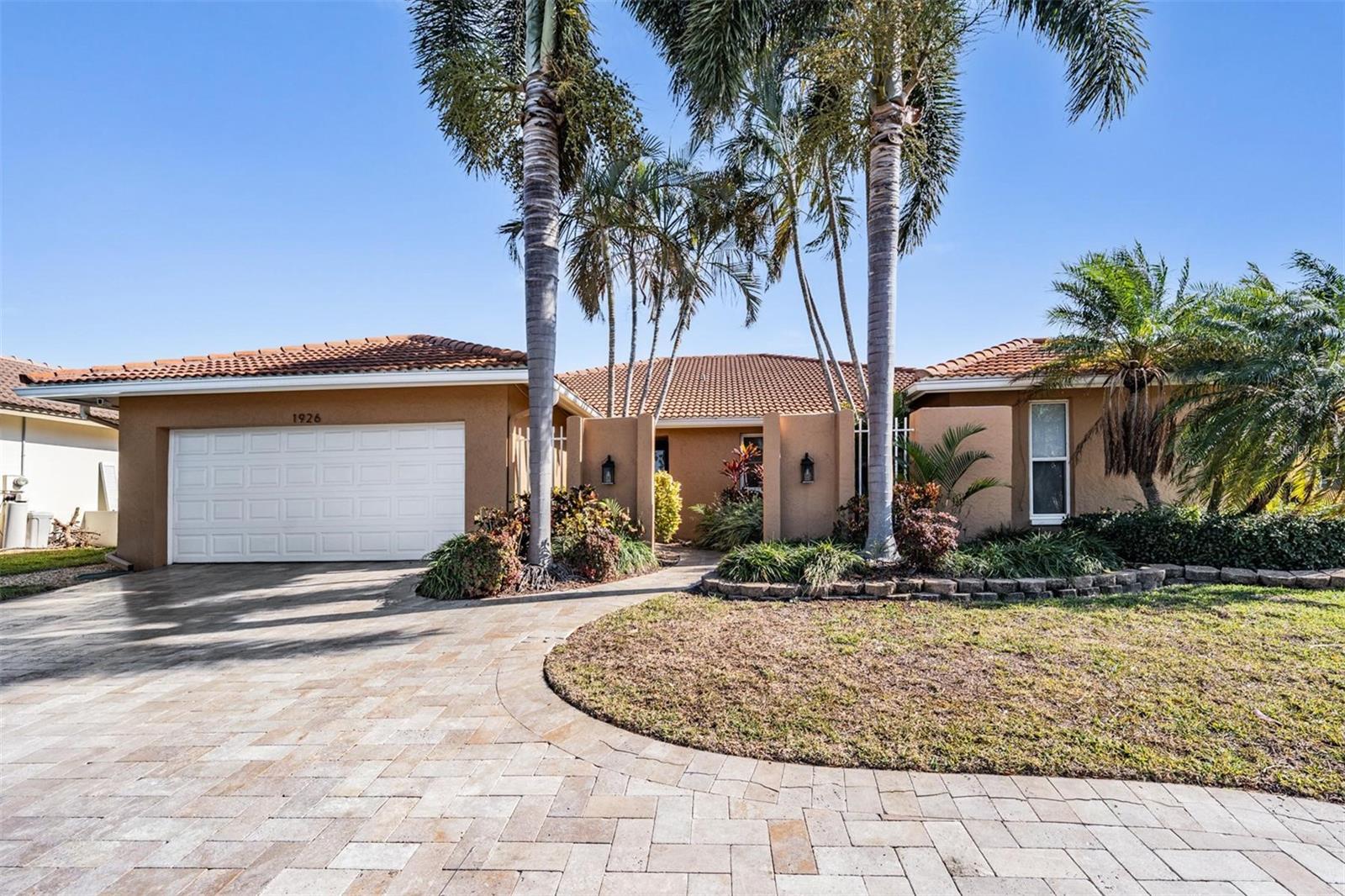 Single Family Residence em ST PETERSBURG, FL - Daniel Dourado