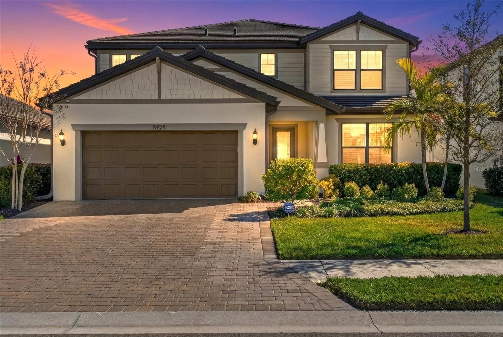 Single Family Residence in LAKEWOOD RANCH, FL - Daniel Dourado