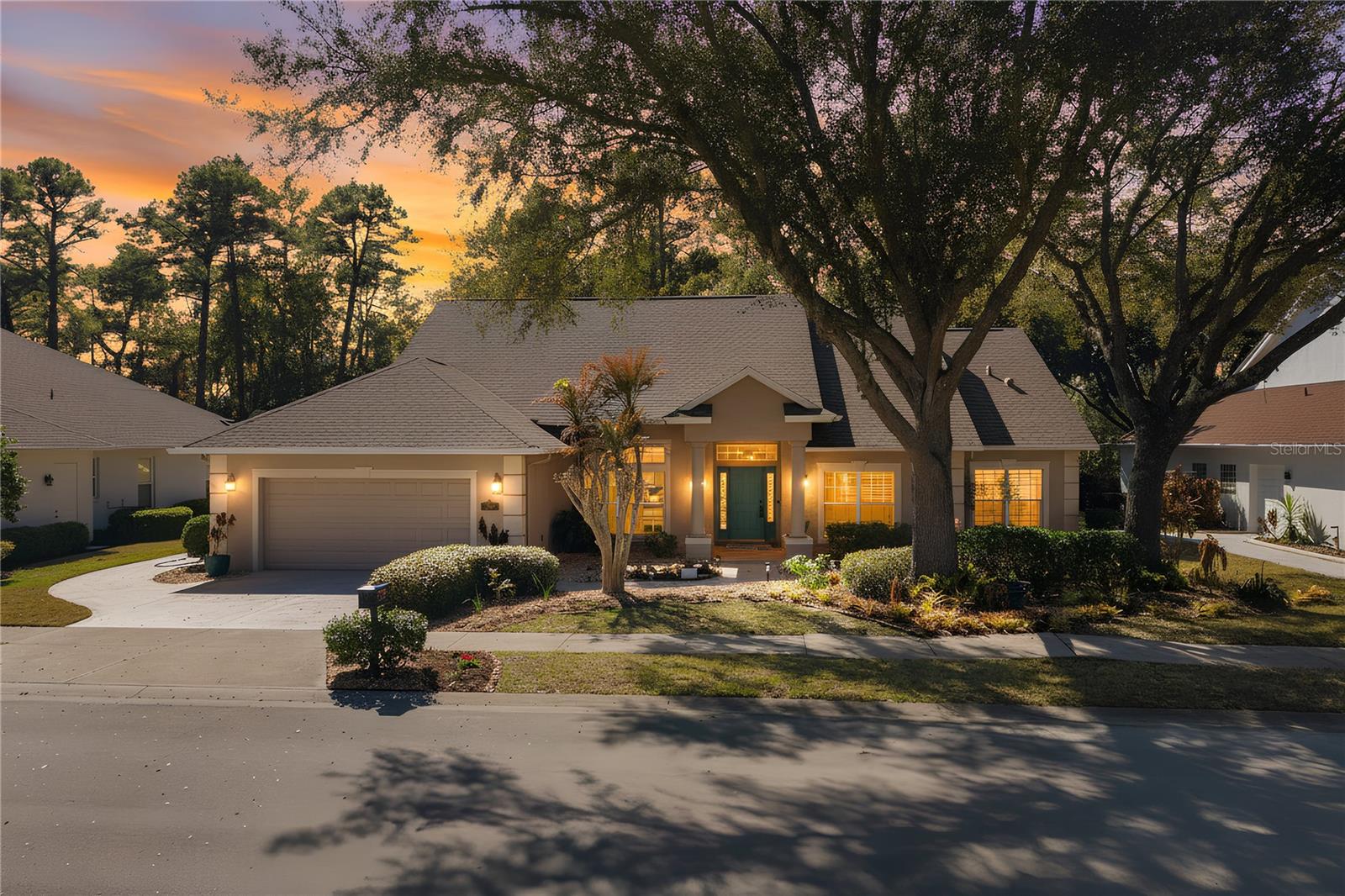 Single Family Residence in MOUNT DORA, FL - Daniel Dourado