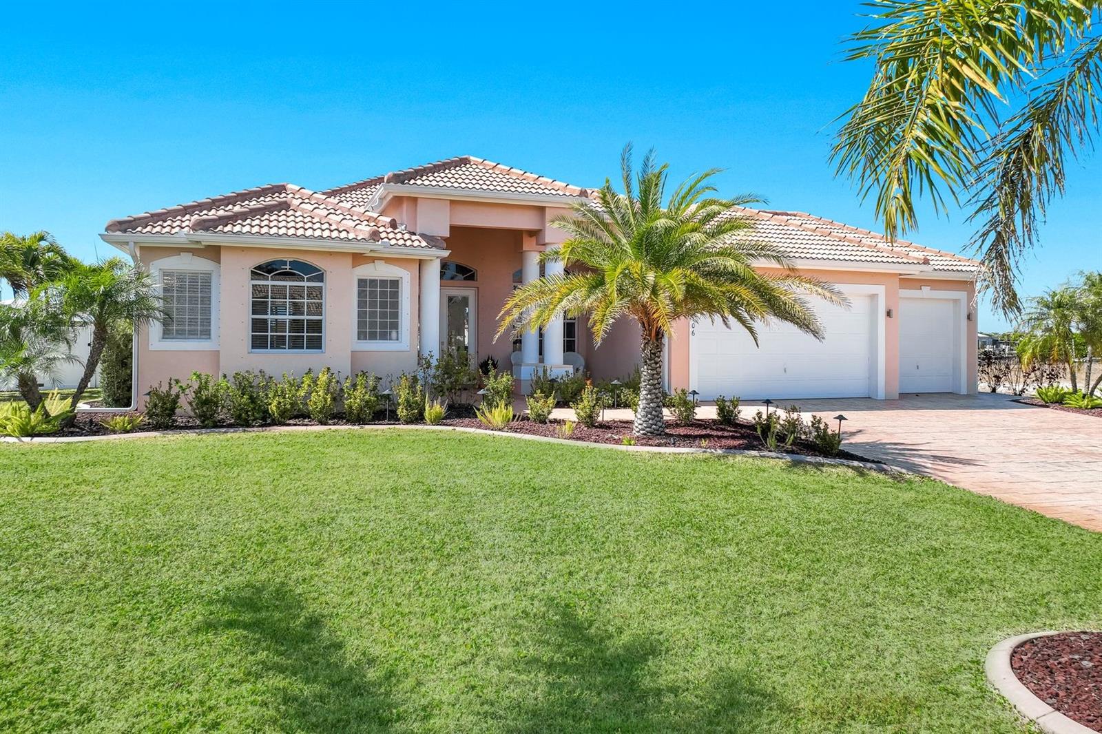 Single Family Residence em CAPE CORAL, FL - Daniel Dourado