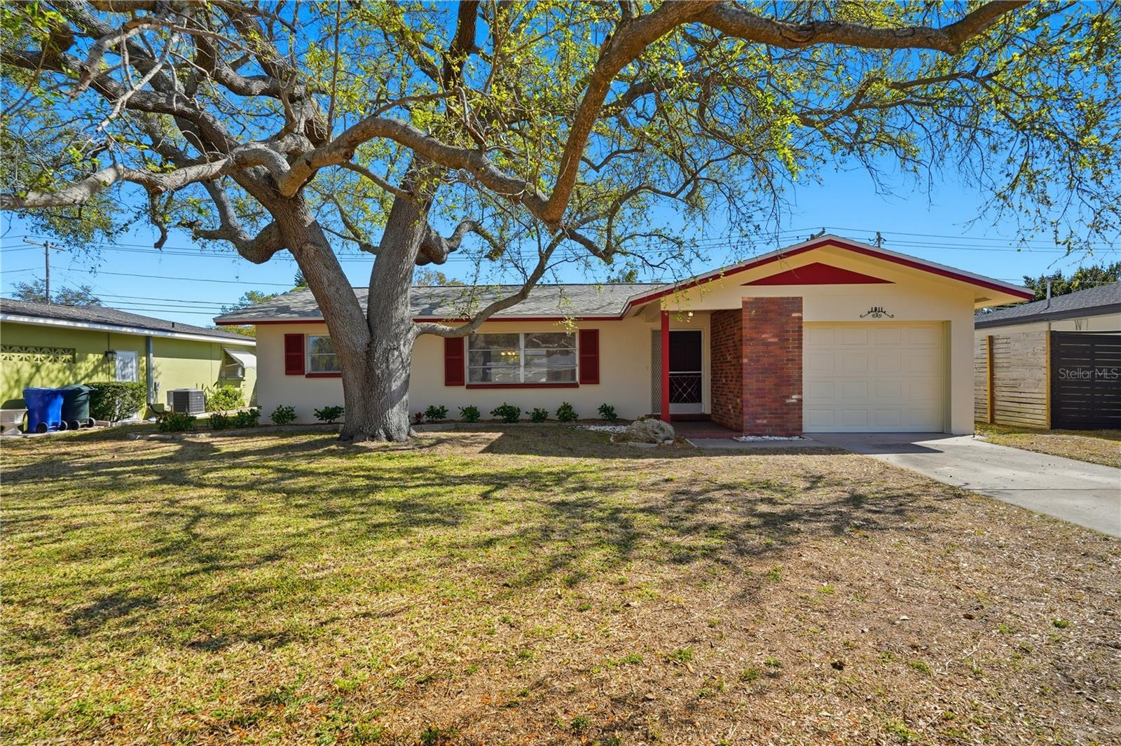 Single Family Residence em DUNEDIN, FL - Daniel Dourado