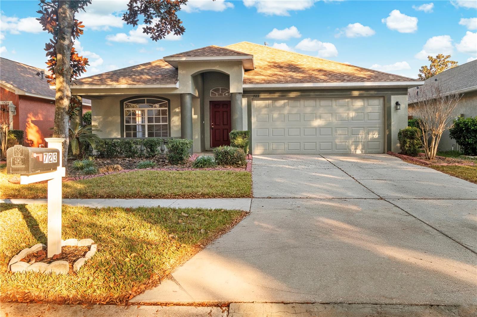 Single Family Residence in BRANDON, FL - Daniel Dourado