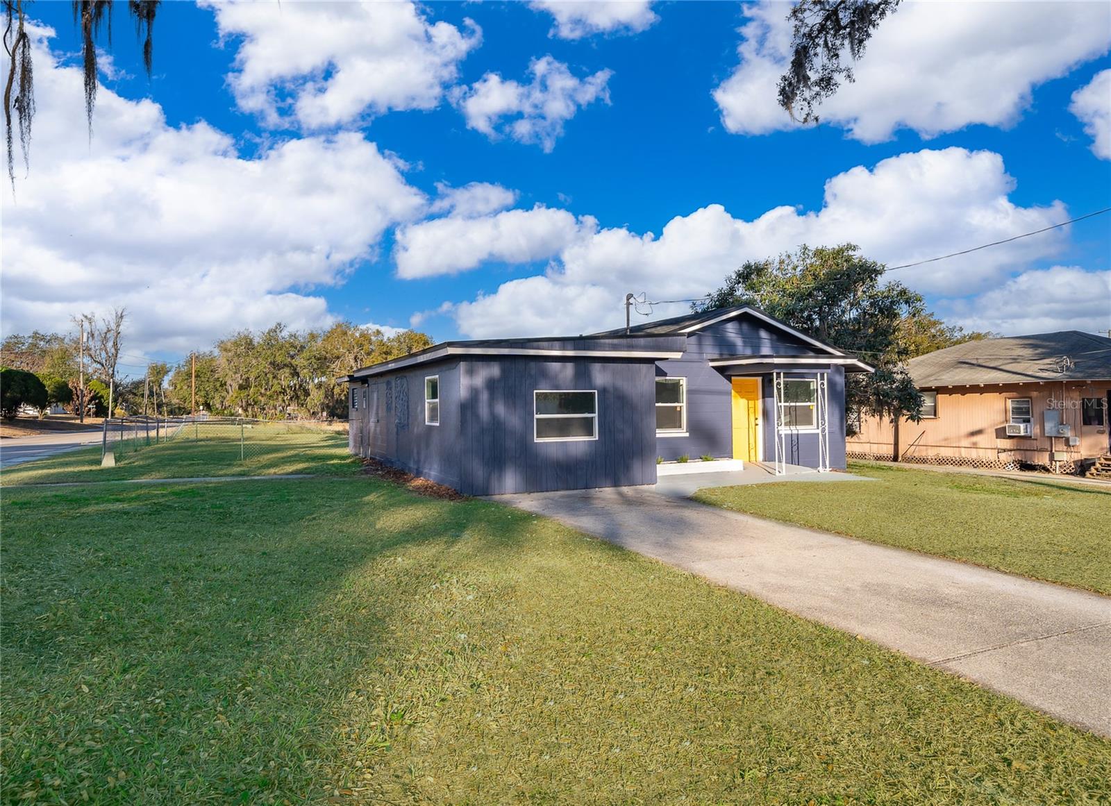 Single Family Residence in BARTOW, FL - Daniel Dourado