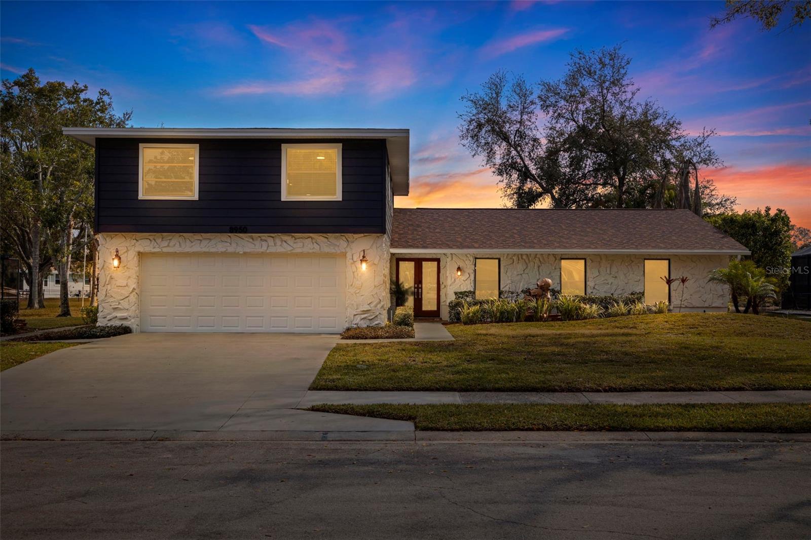 Single Family Residence in SEMINOLE, FL - Daniel Dourado