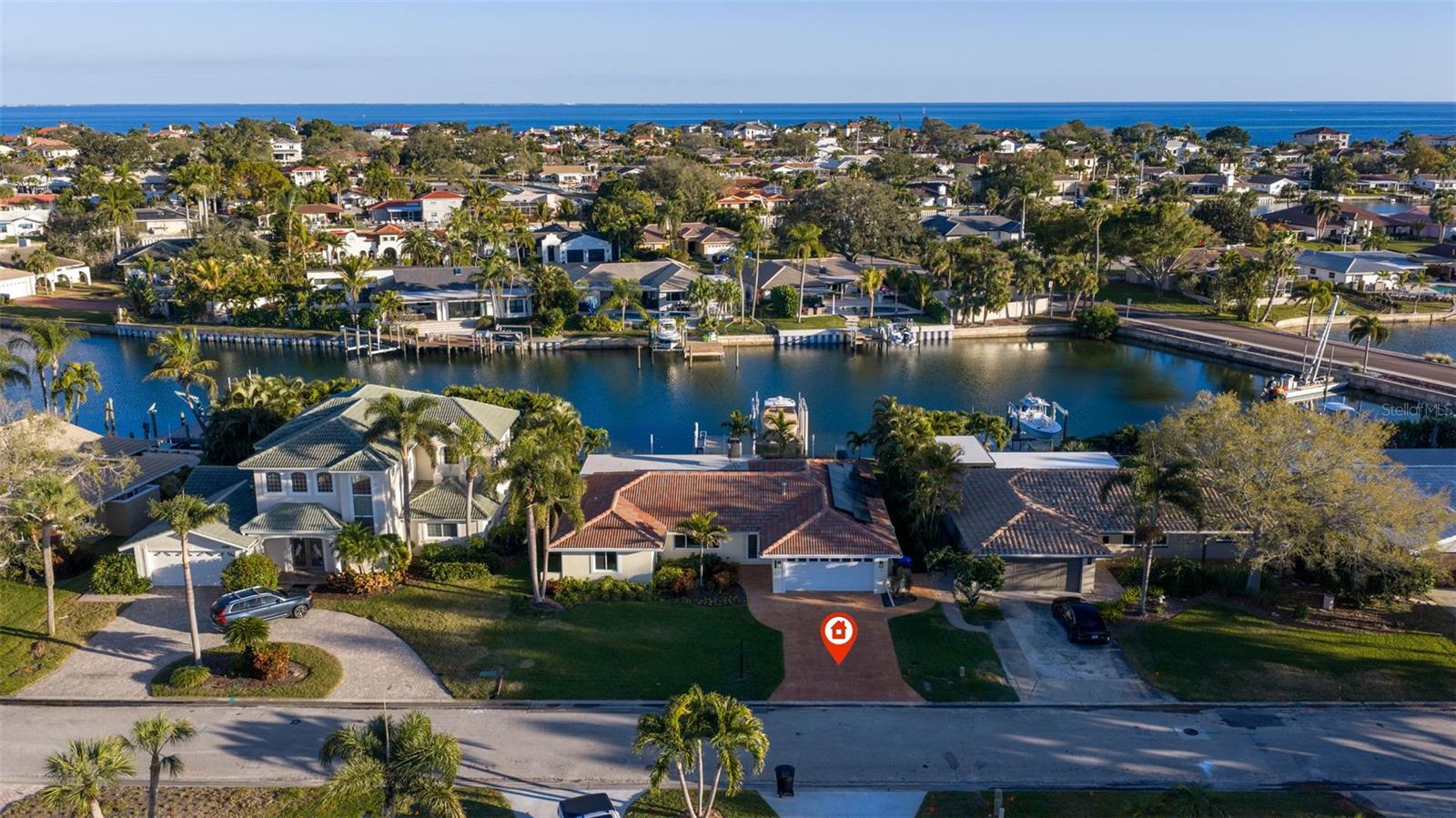 Single Family Residence em ST PETERSBURG, FL - Daniel Dourado