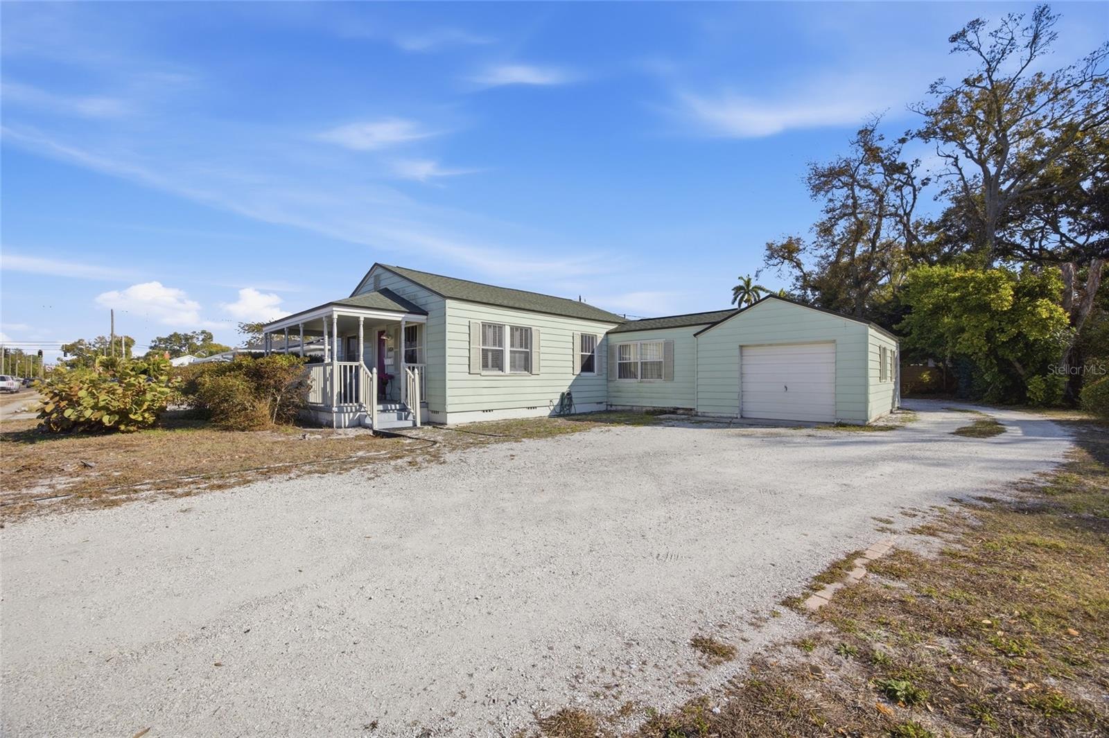 Single Family Residence em GULFPORT, FL - Daniel Dourado