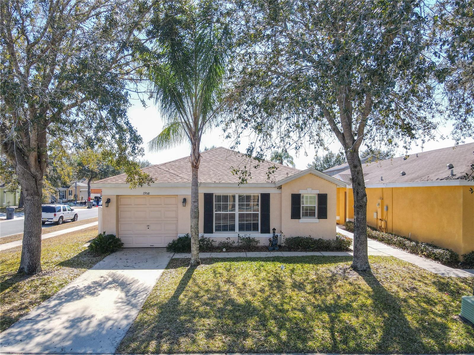 Single Family Residence in DAVENPORT, FL - Daniel Dourado