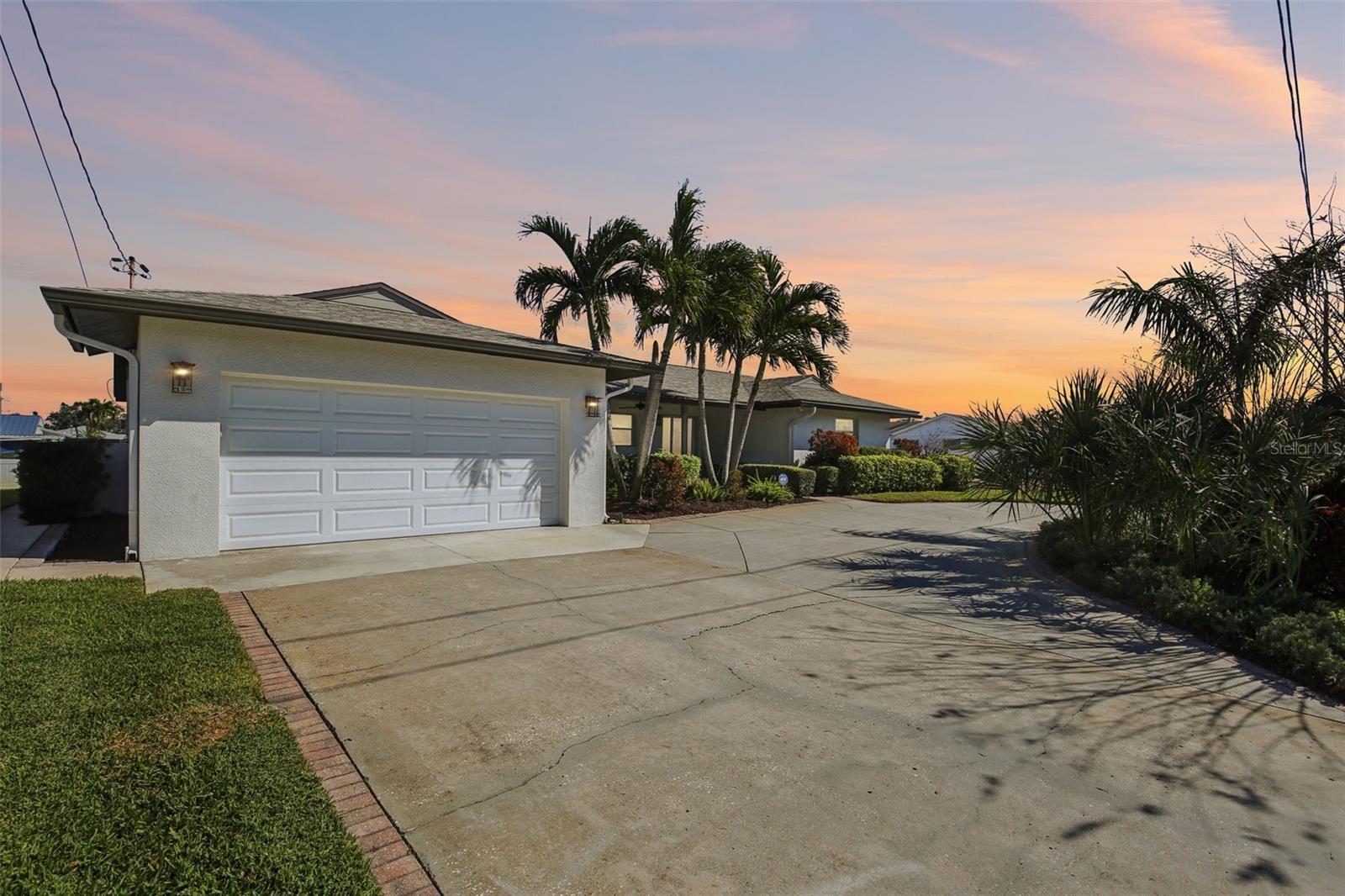 Single Family Residence em ST PETERSBURG, FL - Daniel Dourado