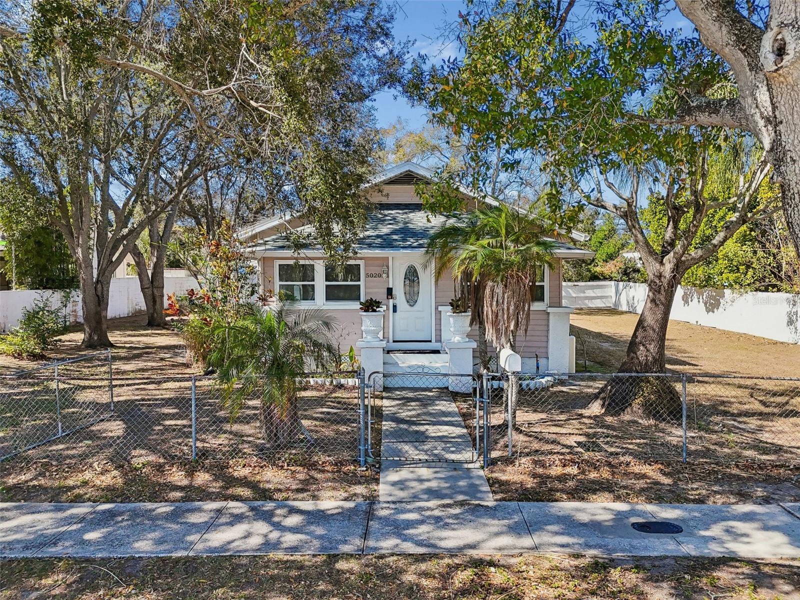 Single Family Residence em ST PETERSBURG, FL - Daniel Dourado