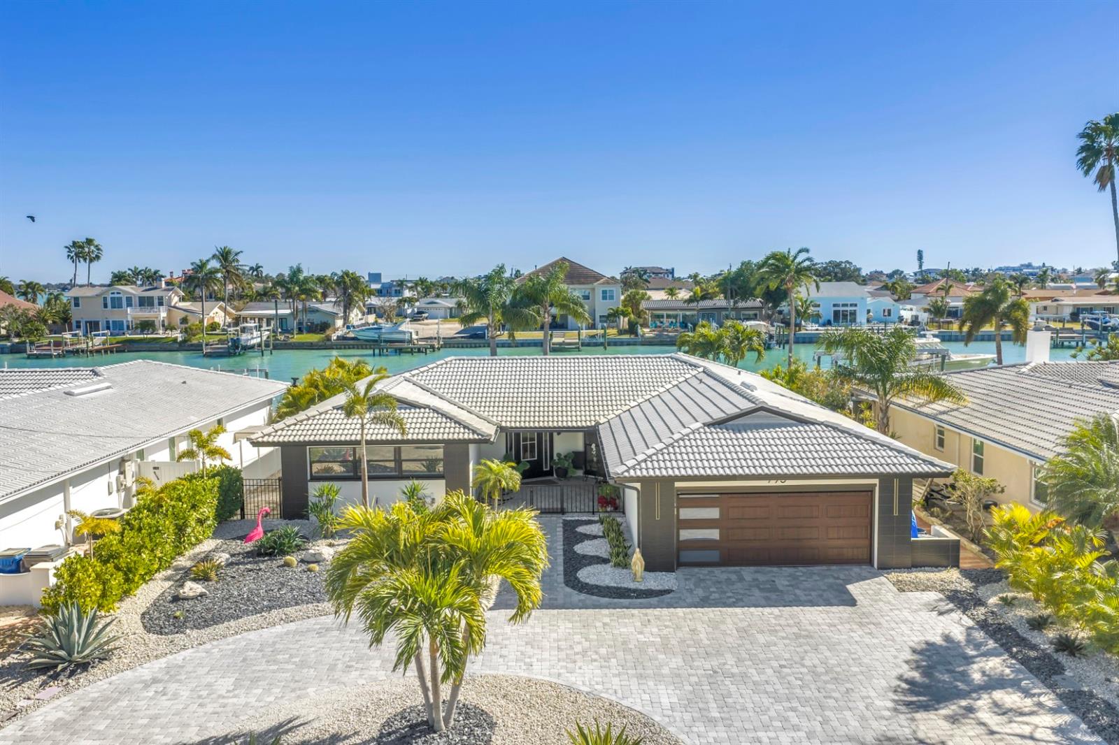 Single Family Residence in TREASURE ISLAND, FL - Daniel Dourado