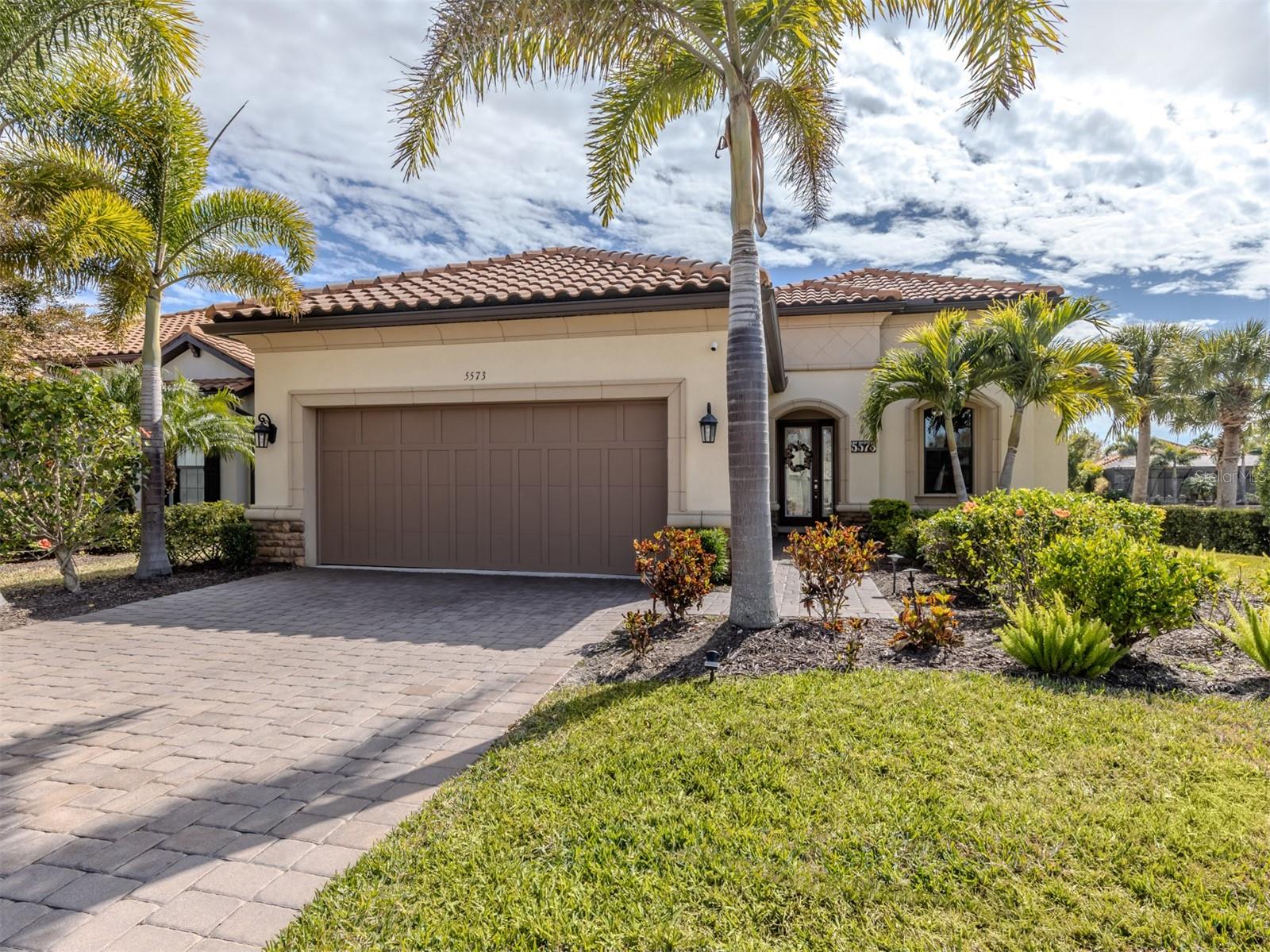 Single Family Residence in NOKOMIS, FL - Daniel Dourado