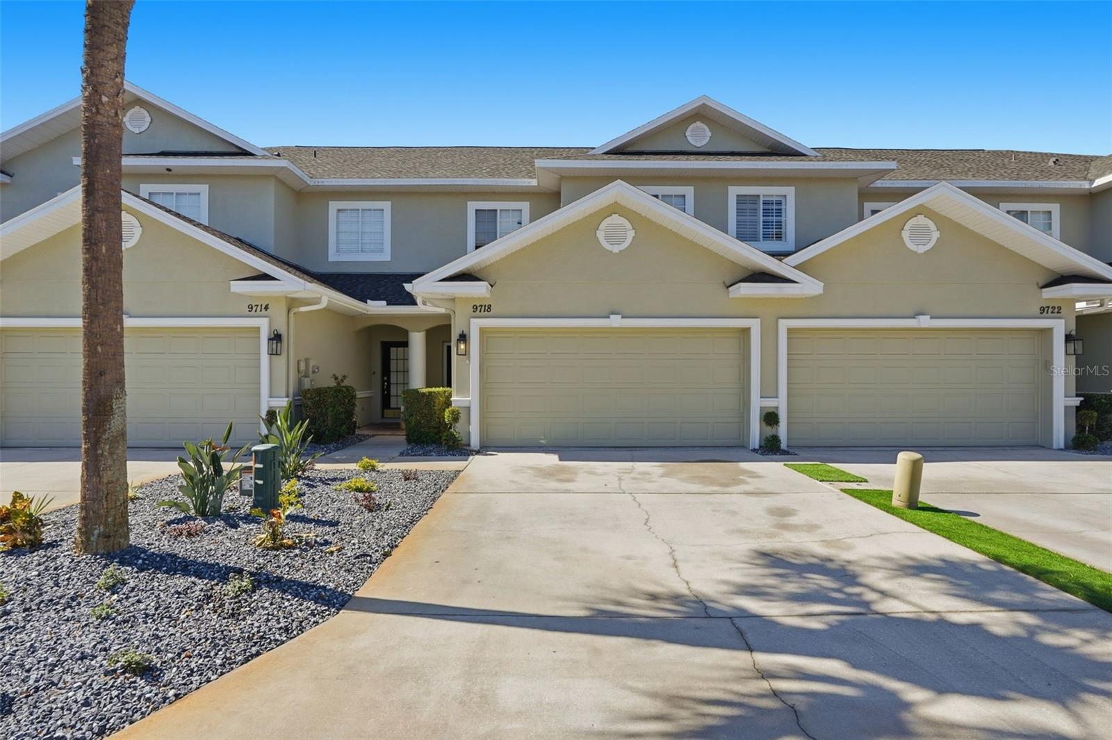 Townhouse in SEMINOLE, FL - Daniel Dourado