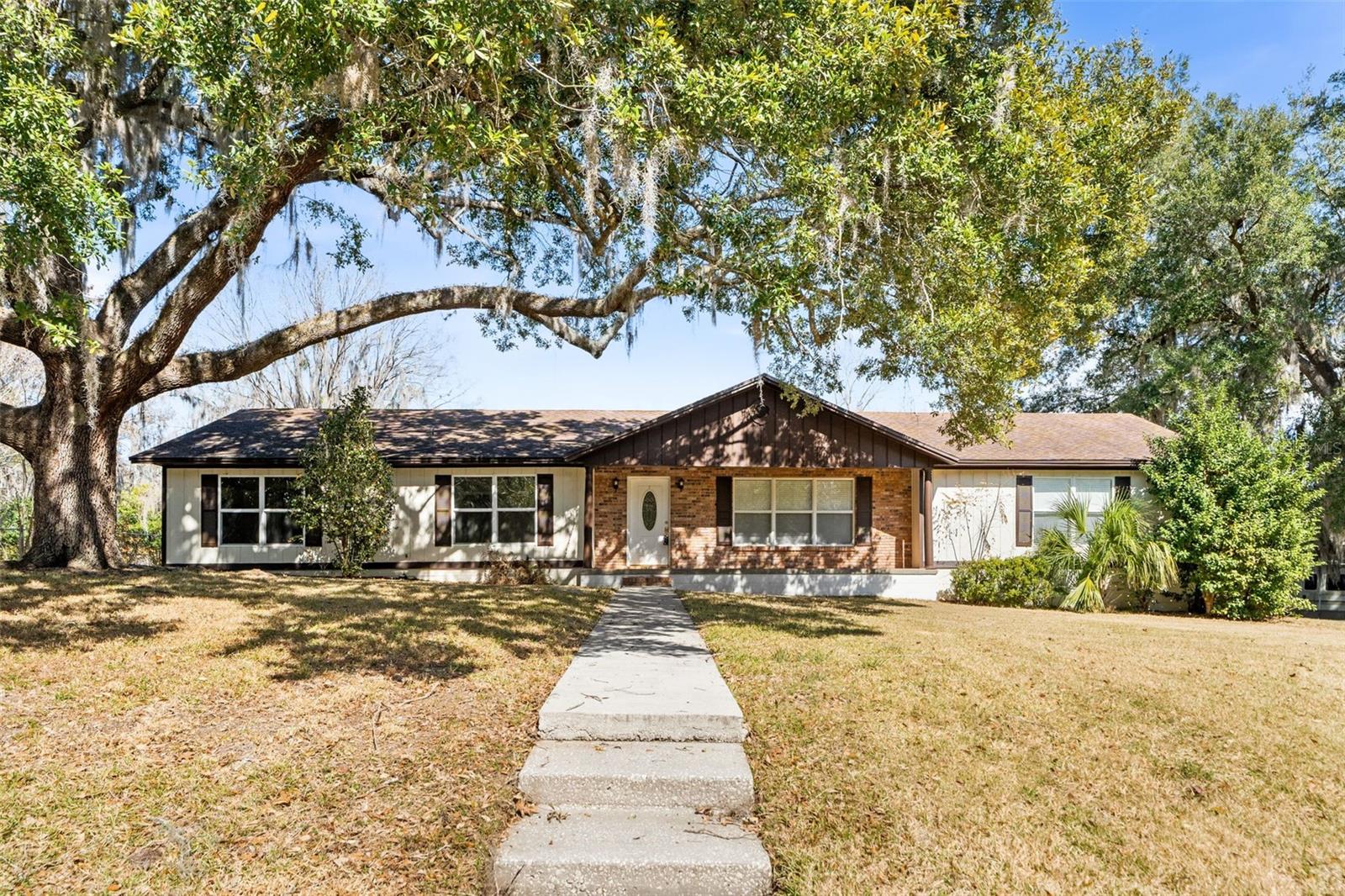 Single Family Residence in GAINESVILLE, FL - Daniel Dourado