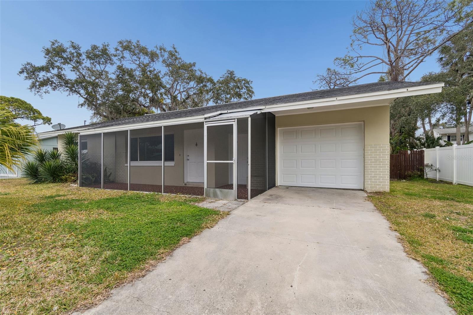 Single Family Residence em NEW PORT RICHEY, FL - Daniel Dourado