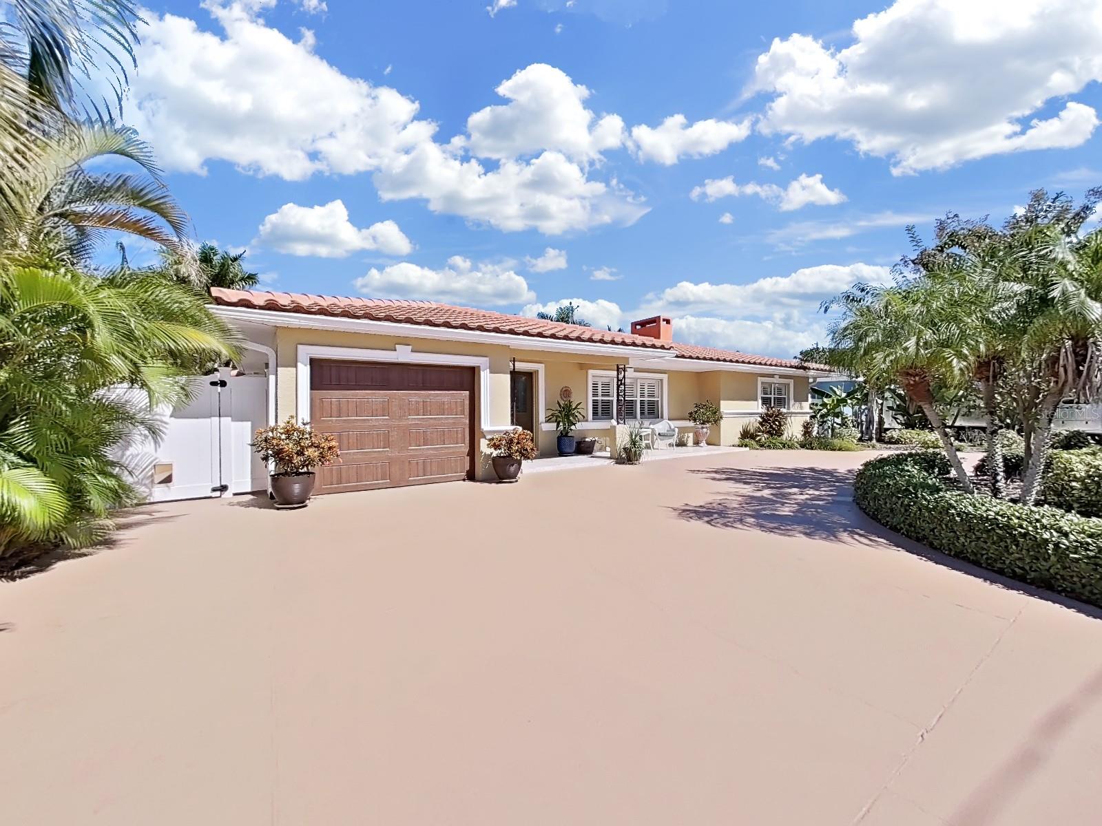 Single Family Residence em ST PETERSBURG, FL - Daniel Dourado