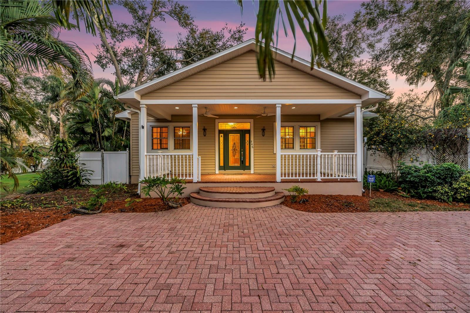 Single Family Residence em ST PETERSBURG, FL - Daniel Dourado
