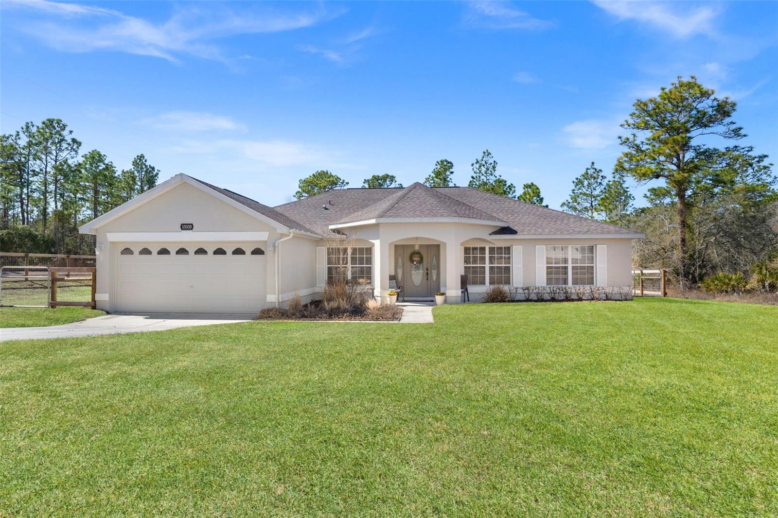 Single Family Residence em WEEKI WACHEE, FL - Daniel Dourado