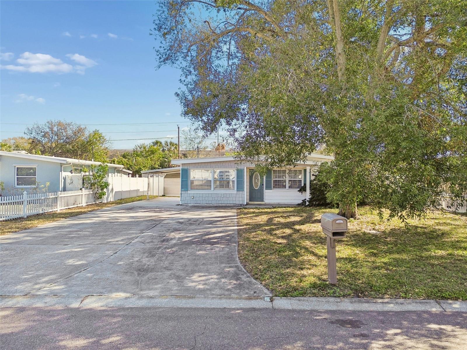 Single Family Residence em LARGO, FL - Daniel Dourado