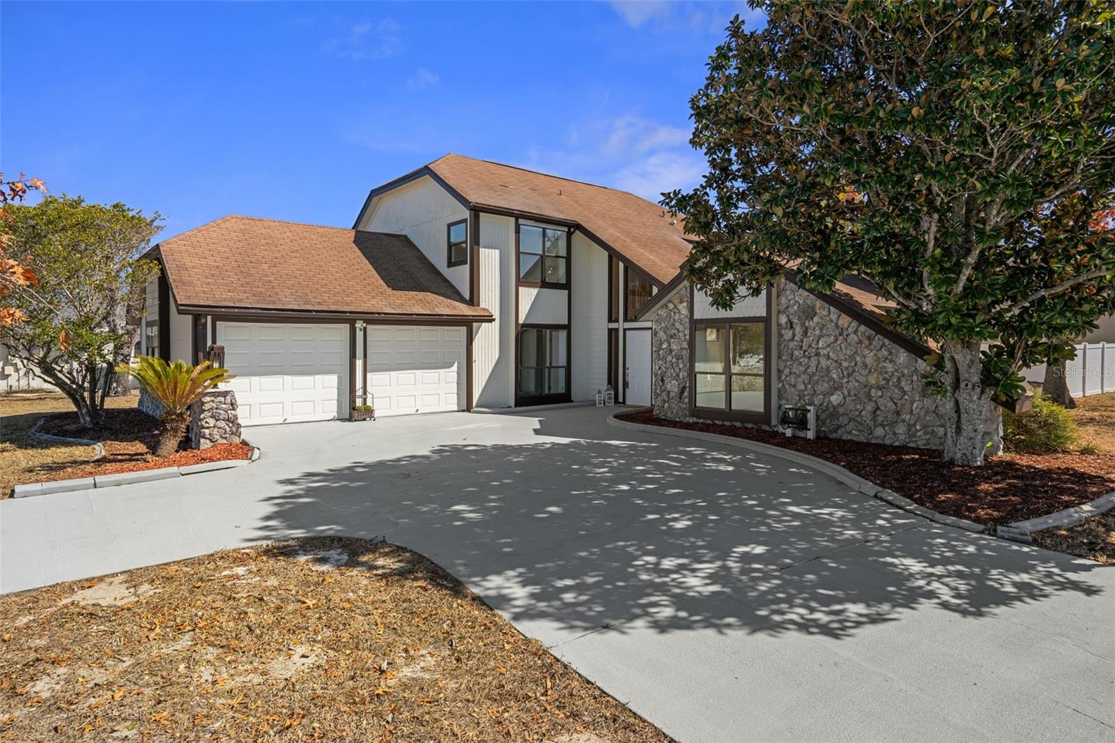 Single Family Residence em SPRING HILL, FL - Daniel Dourado