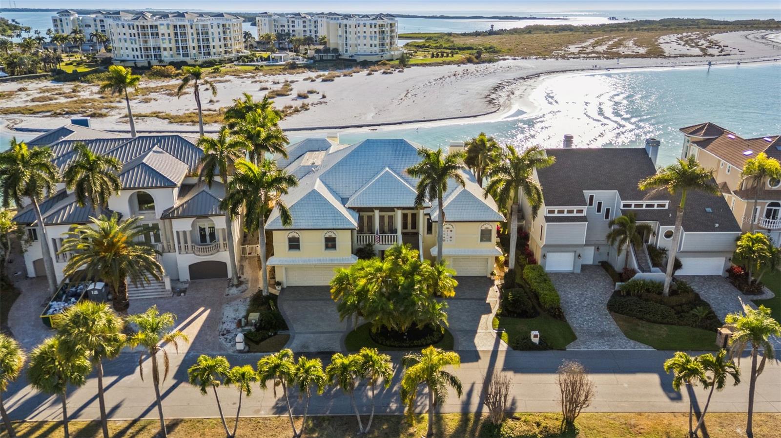 Single Family Residence in TIERRA VERDE, FL - Daniel Dourado