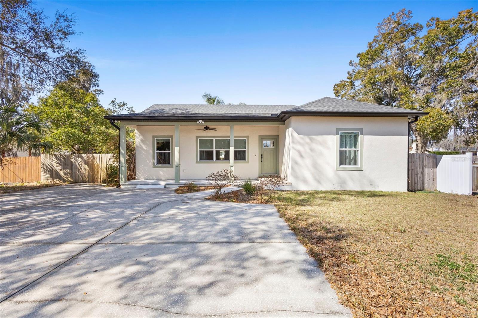 Single Family Residence in DELAND, FL - Daniel Dourado