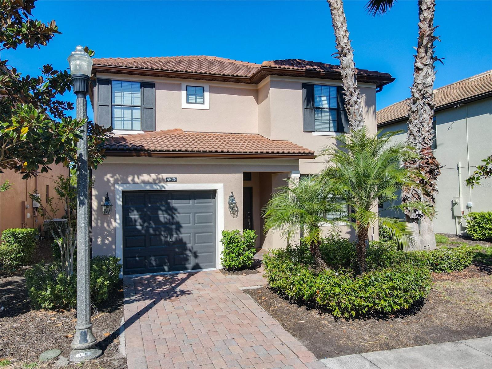 Single Family Residence in DAVENPORT, FL - Daniel Dourado