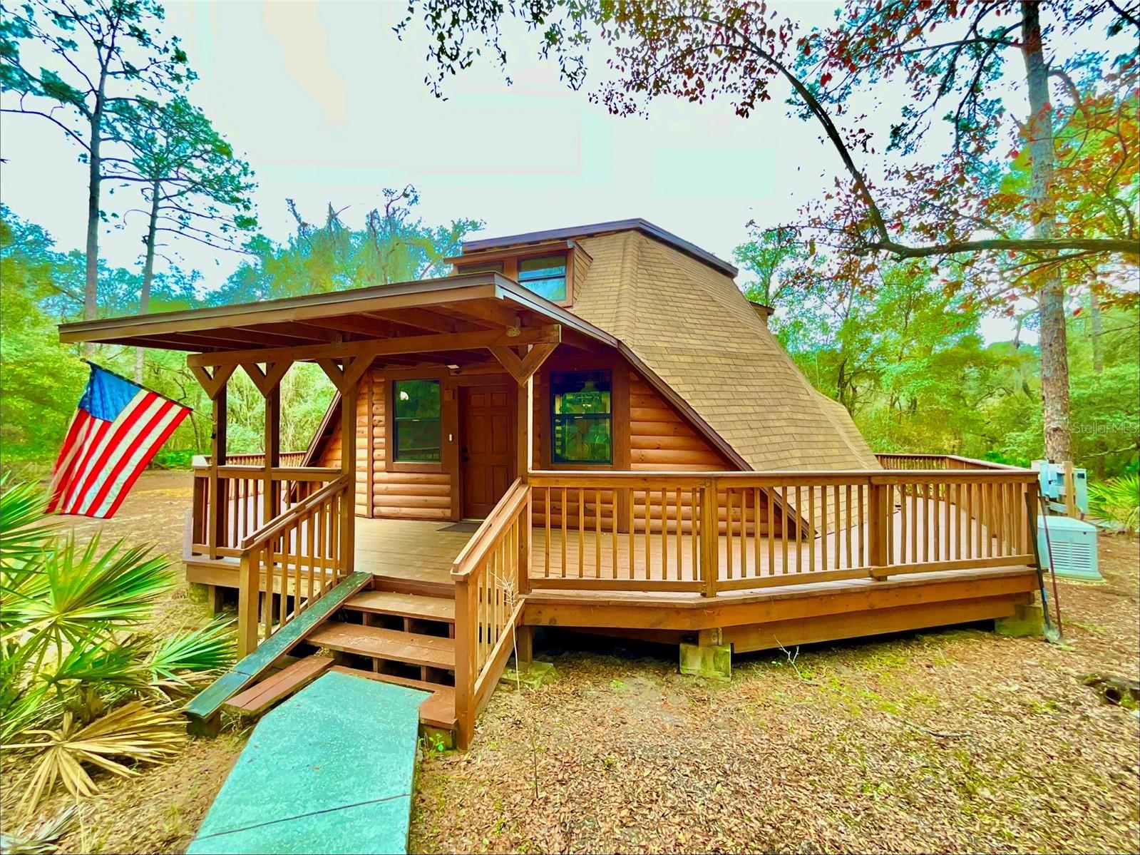 Single Family Residence in MELROSE, FL - Daniel Dourado