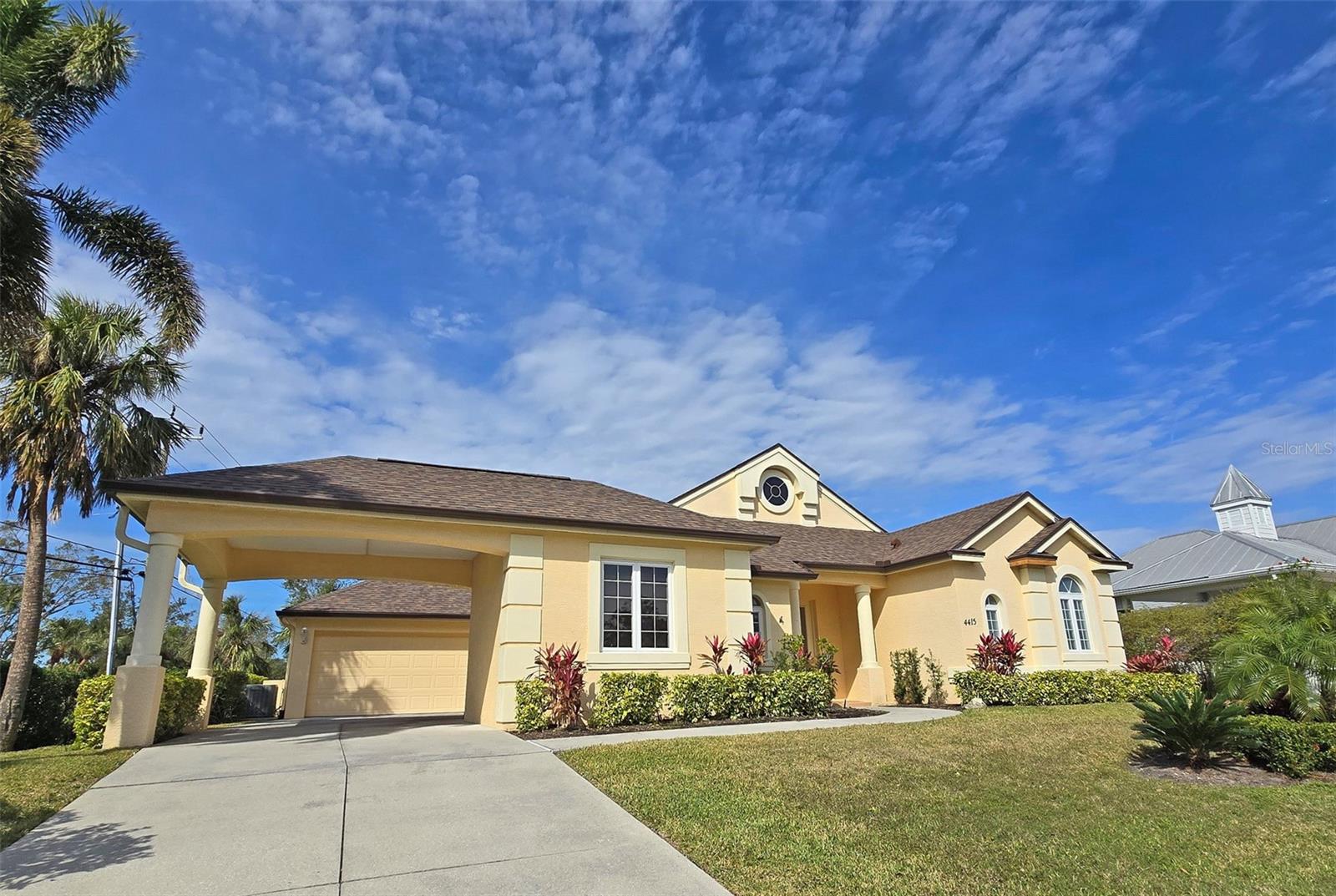 Single Family Residence in BRADENTON, FL - Daniel Dourado