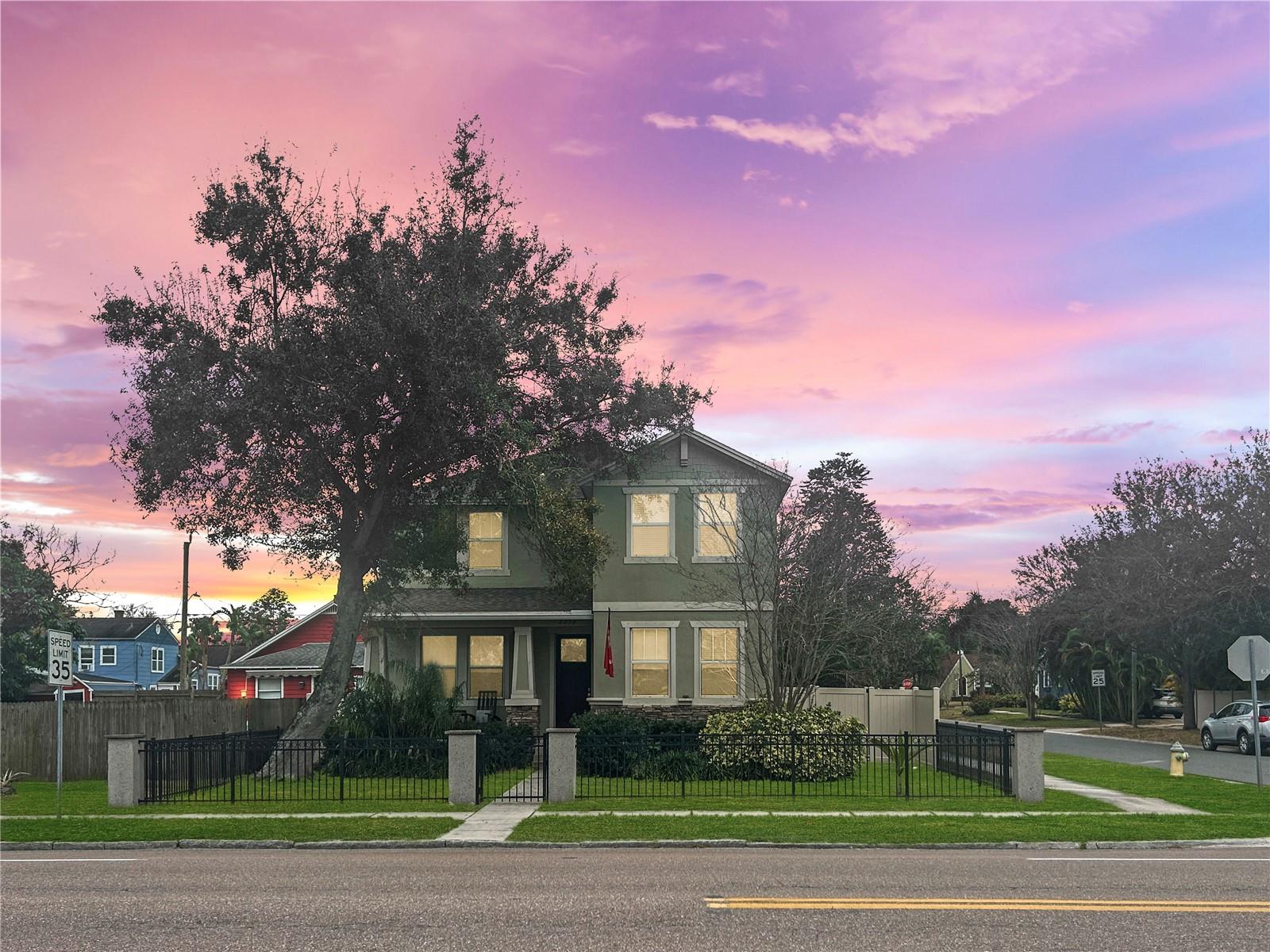 Single Family Residence em ST PETERSBURG, FL - Daniel Dourado