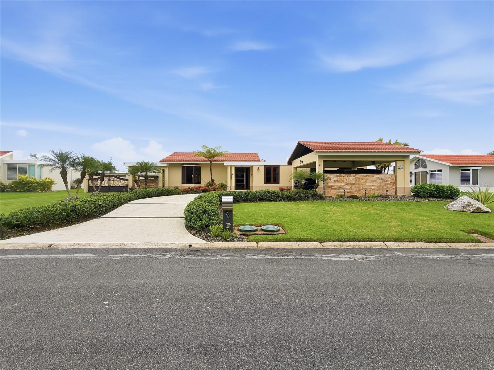 Single Family Residence em CIDRA, PR - Daniel Dourado