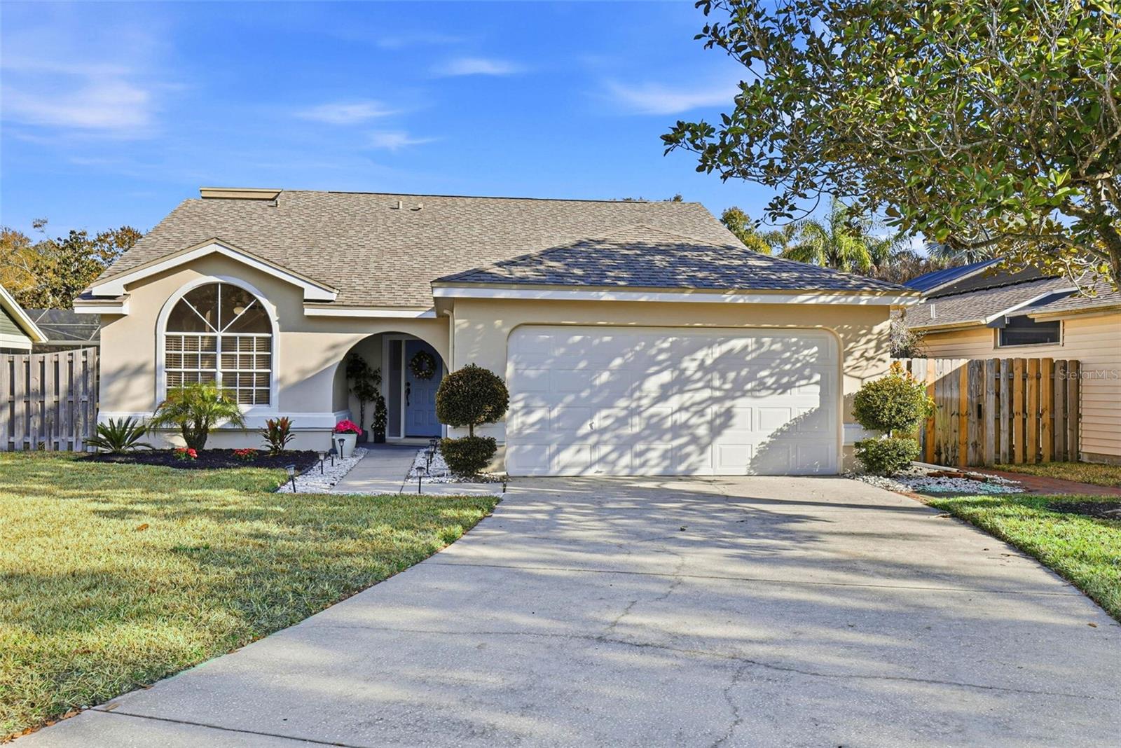 Single Family Residence in PALM HARBOR, FL - Daniel Dourado