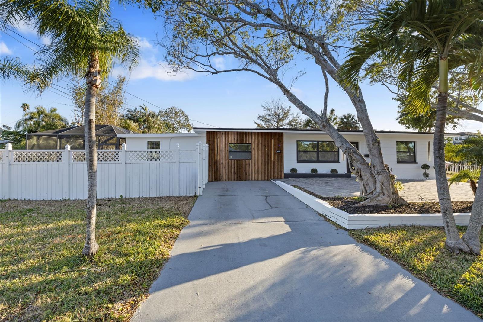 Single Family Residence em ST PETERSBURG, FL - Daniel Dourado