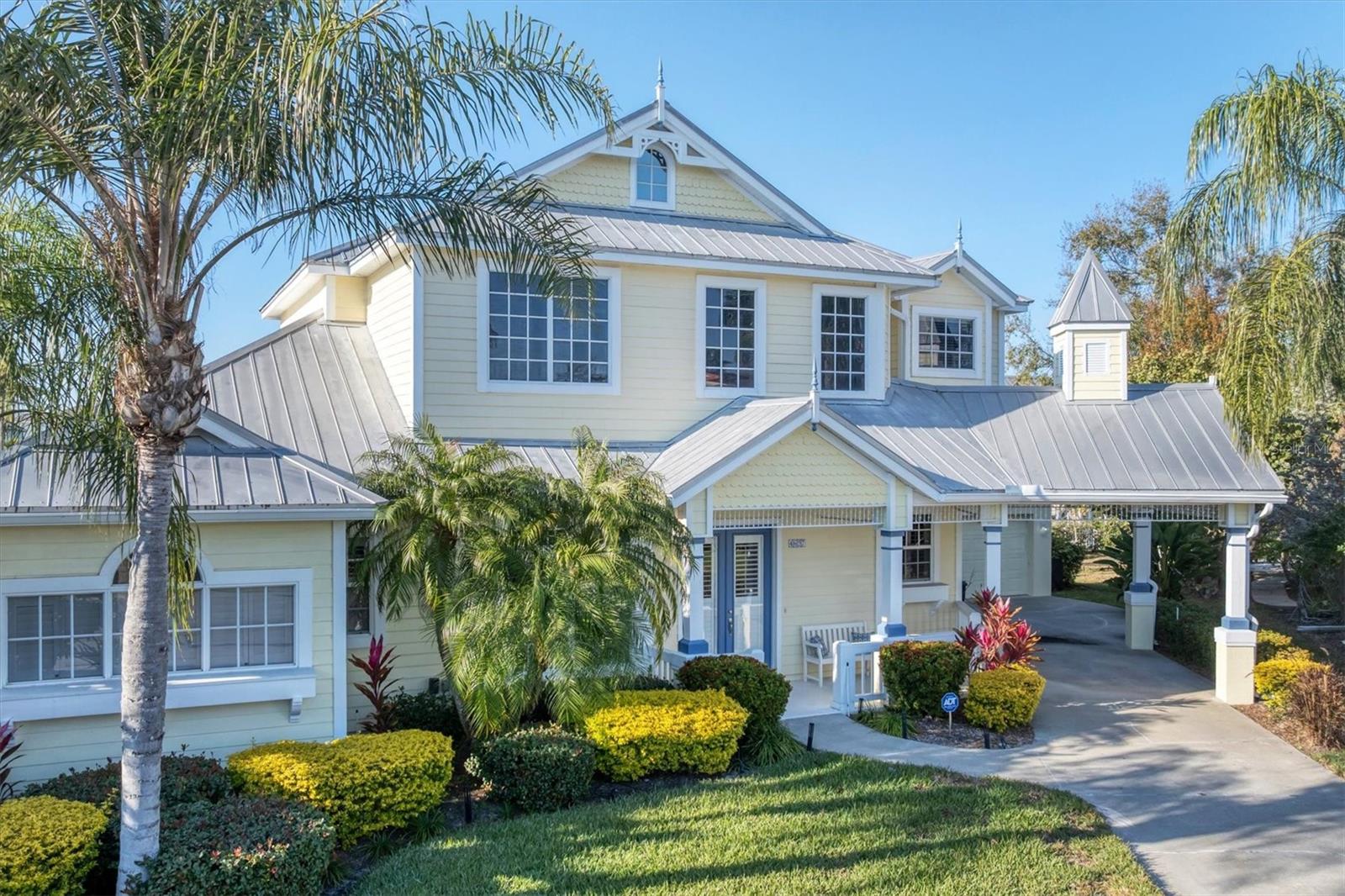 Single Family Residence in BRADENTON, FL - Daniel Dourado