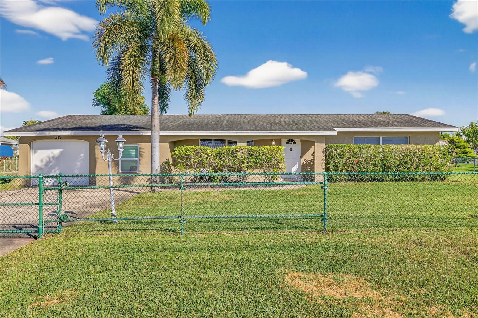 Single Family Residence em LEHIGH ACRES, FL - Daniel Dourado