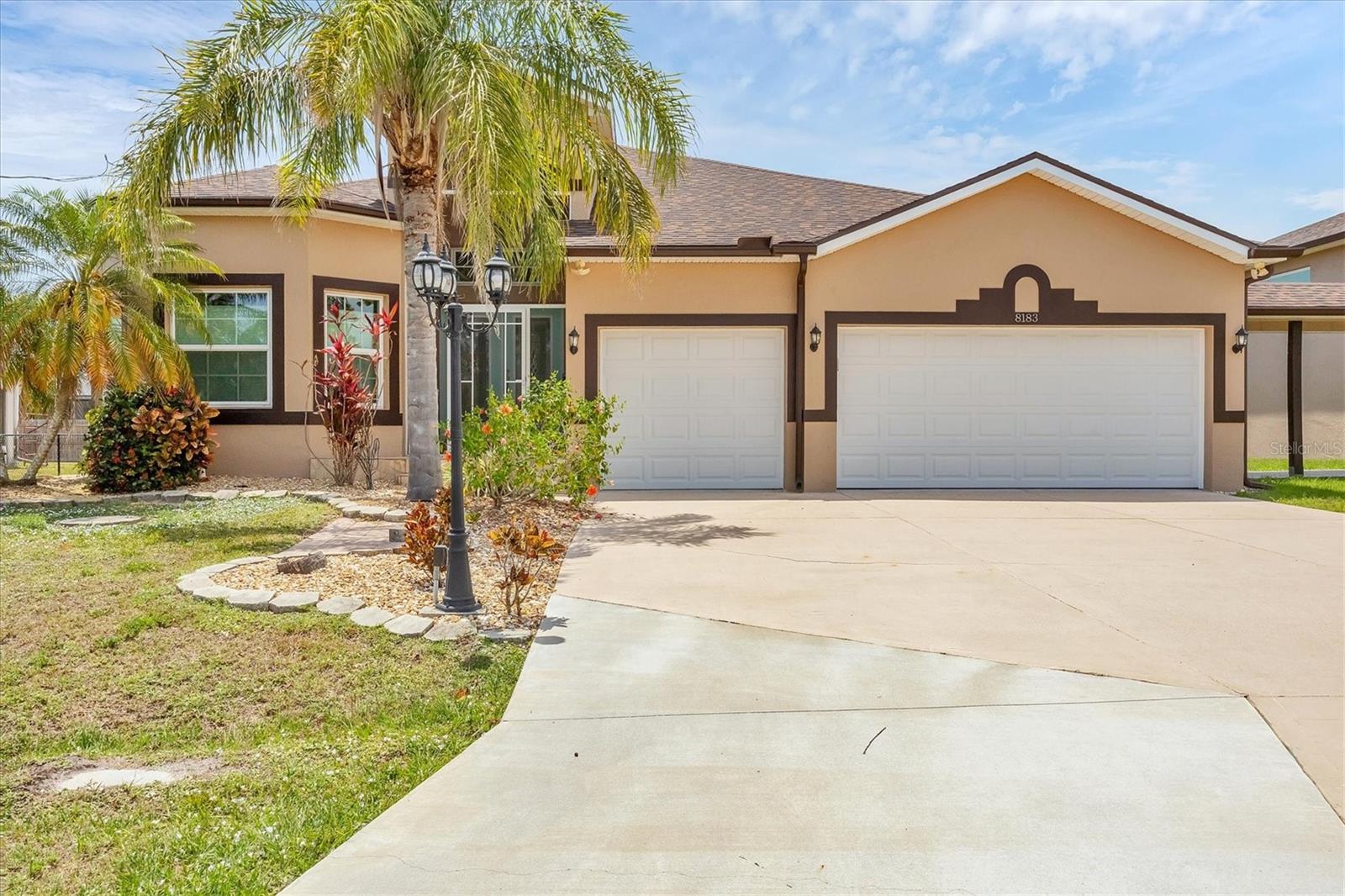 Single Family Residence in PORT CHARLOTTE, FL - Daniel Dourado